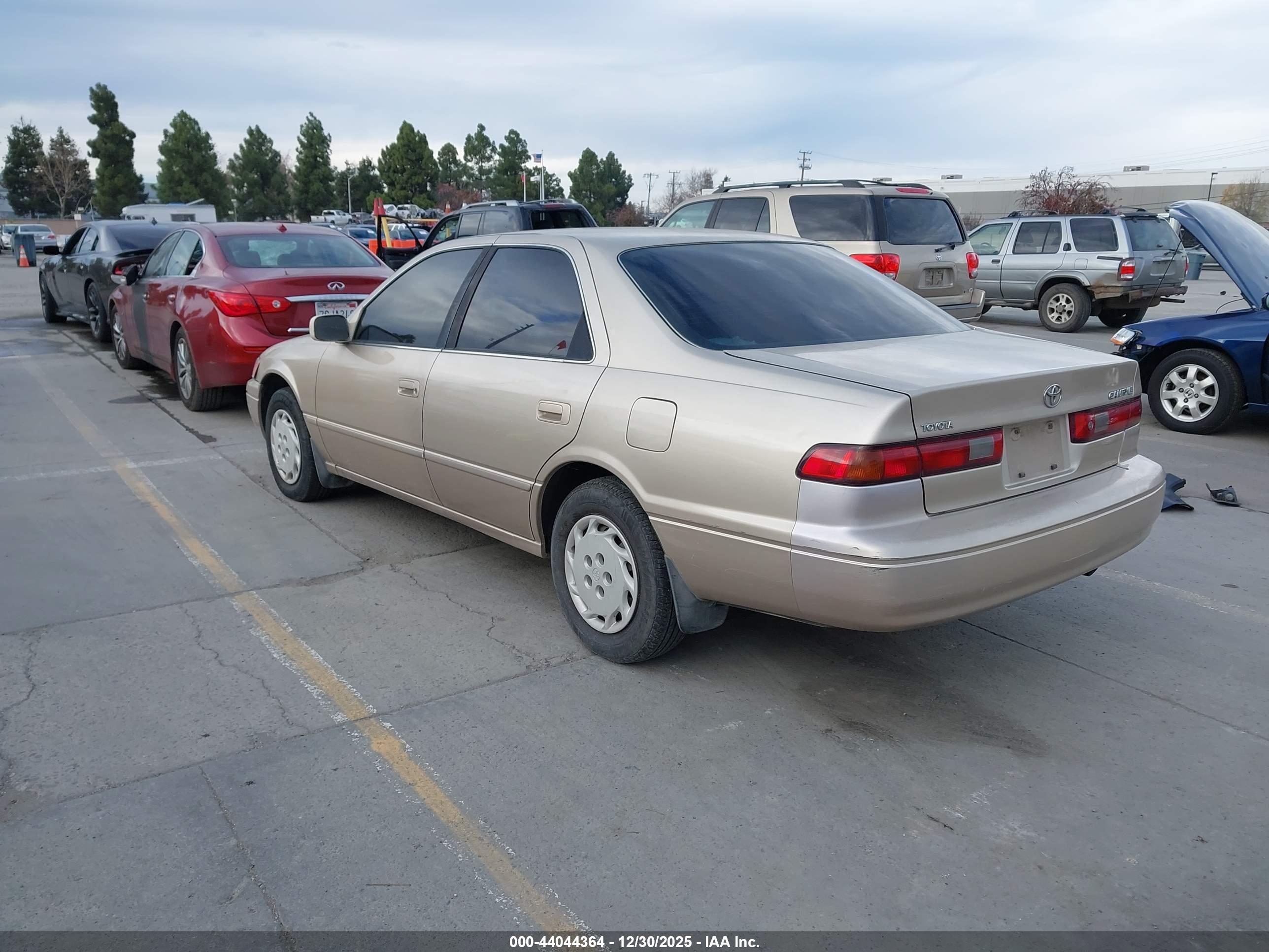 TOYOTA CAMRY image 3