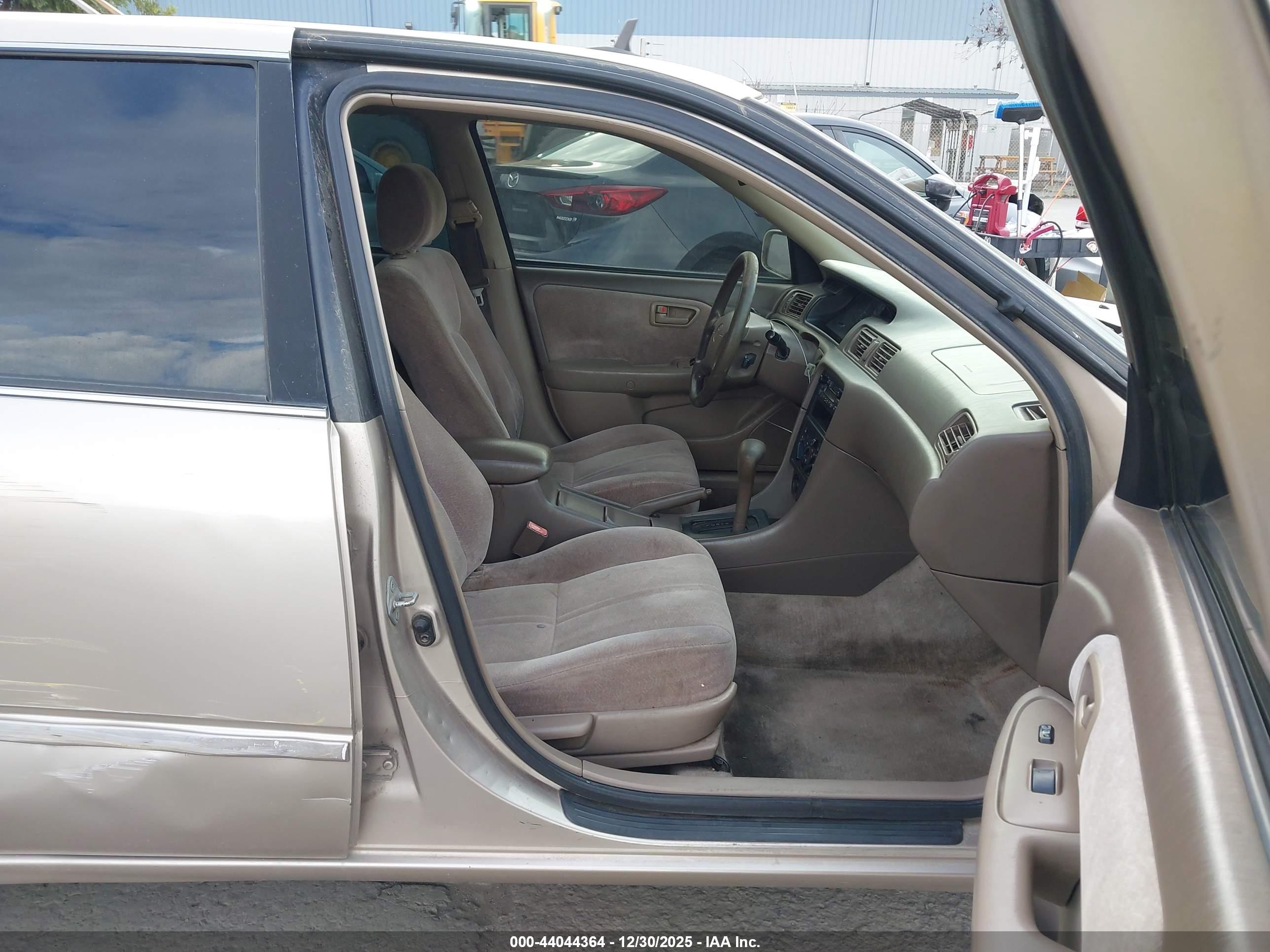 TOYOTA CAMRY image 5