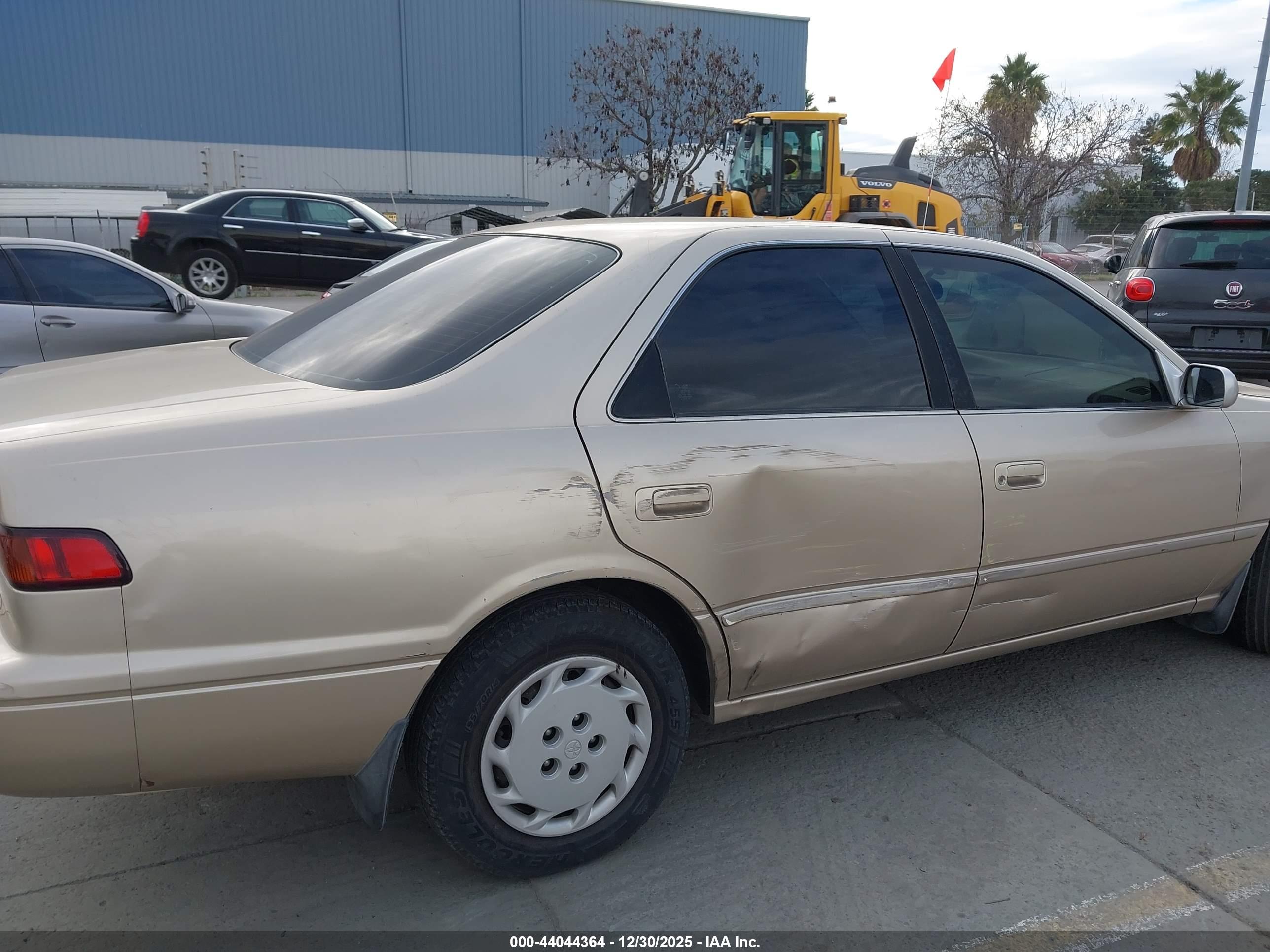TOYOTA CAMRY image 6