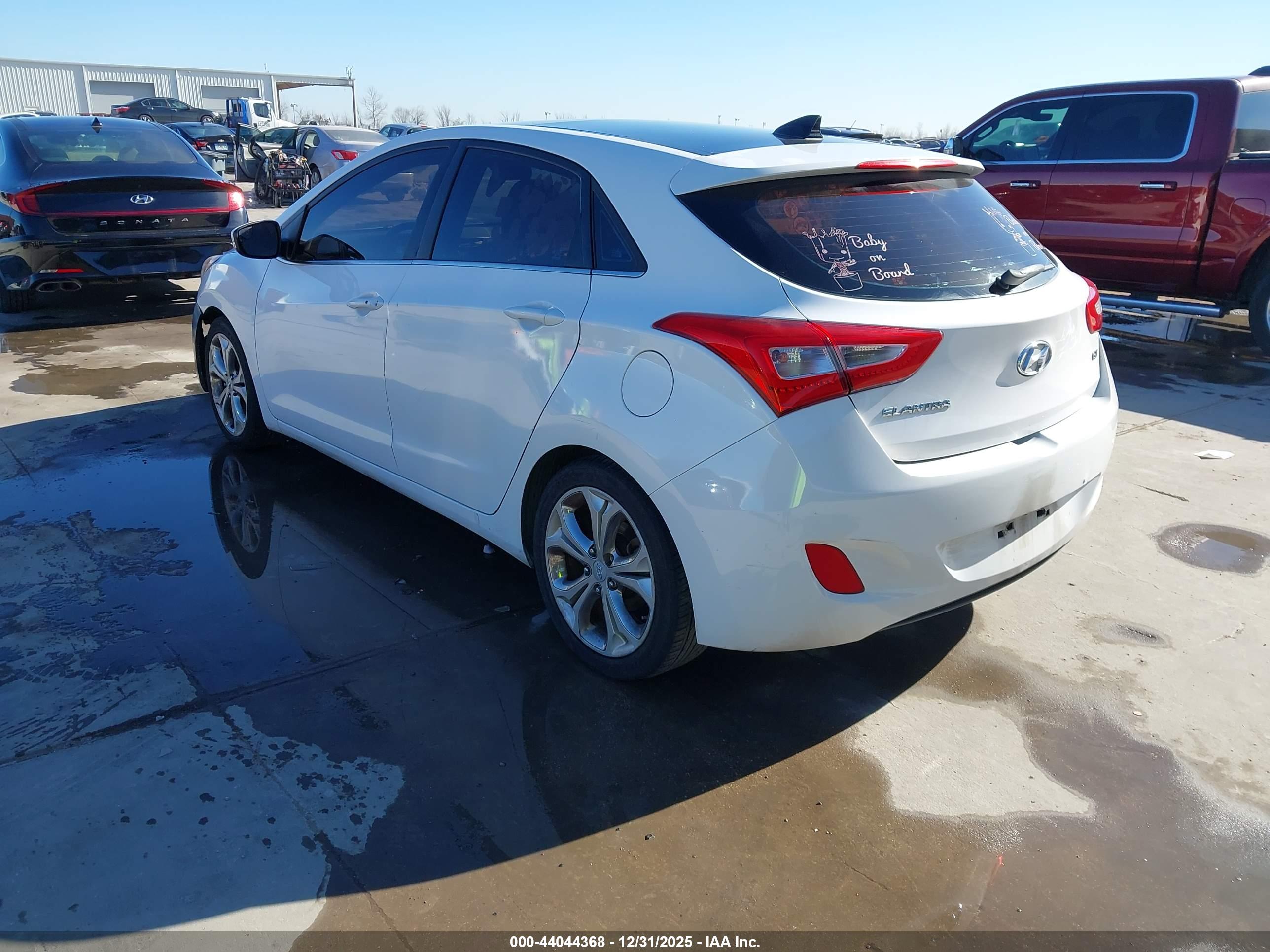 HYUNDAI ELANTRA image 3