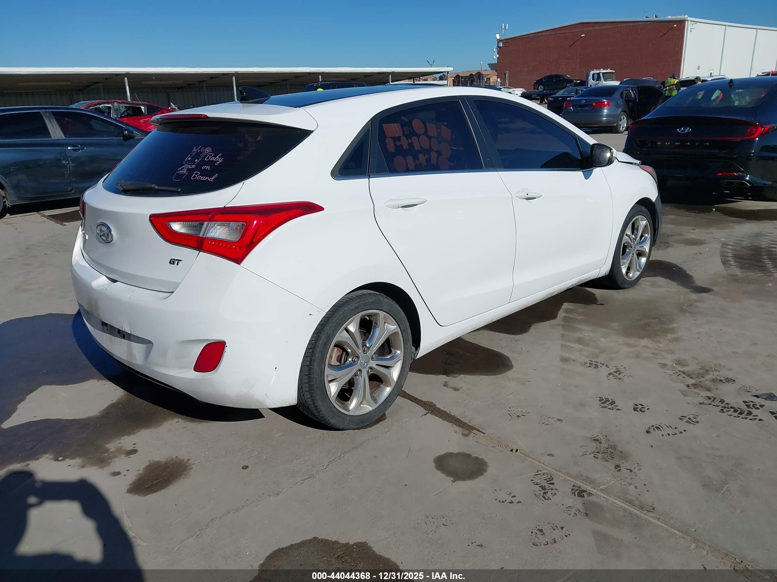 HYUNDAI ELANTRA image 4
