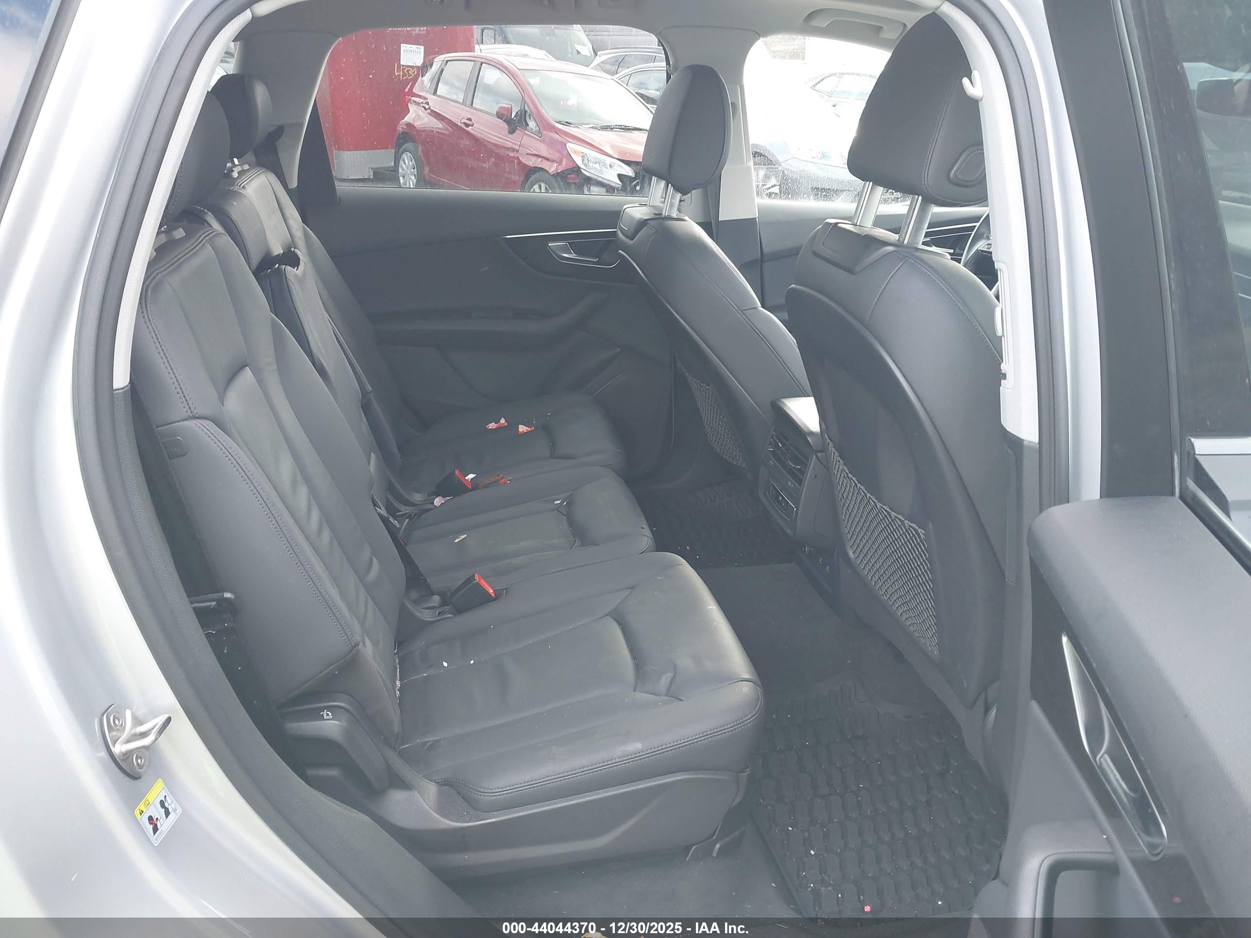 AUDI Q7 image 8