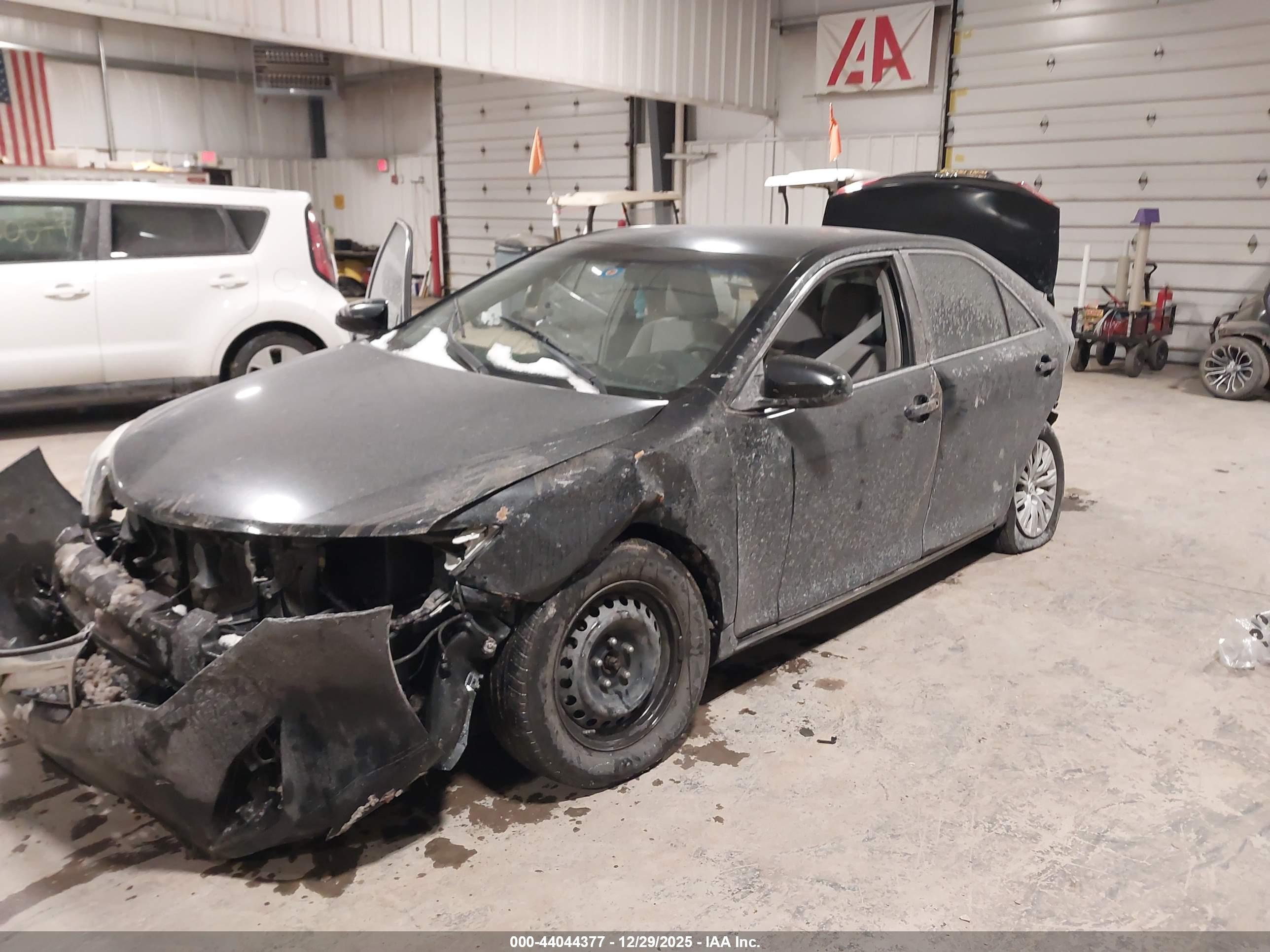 TOYOTA CAMRY image 2