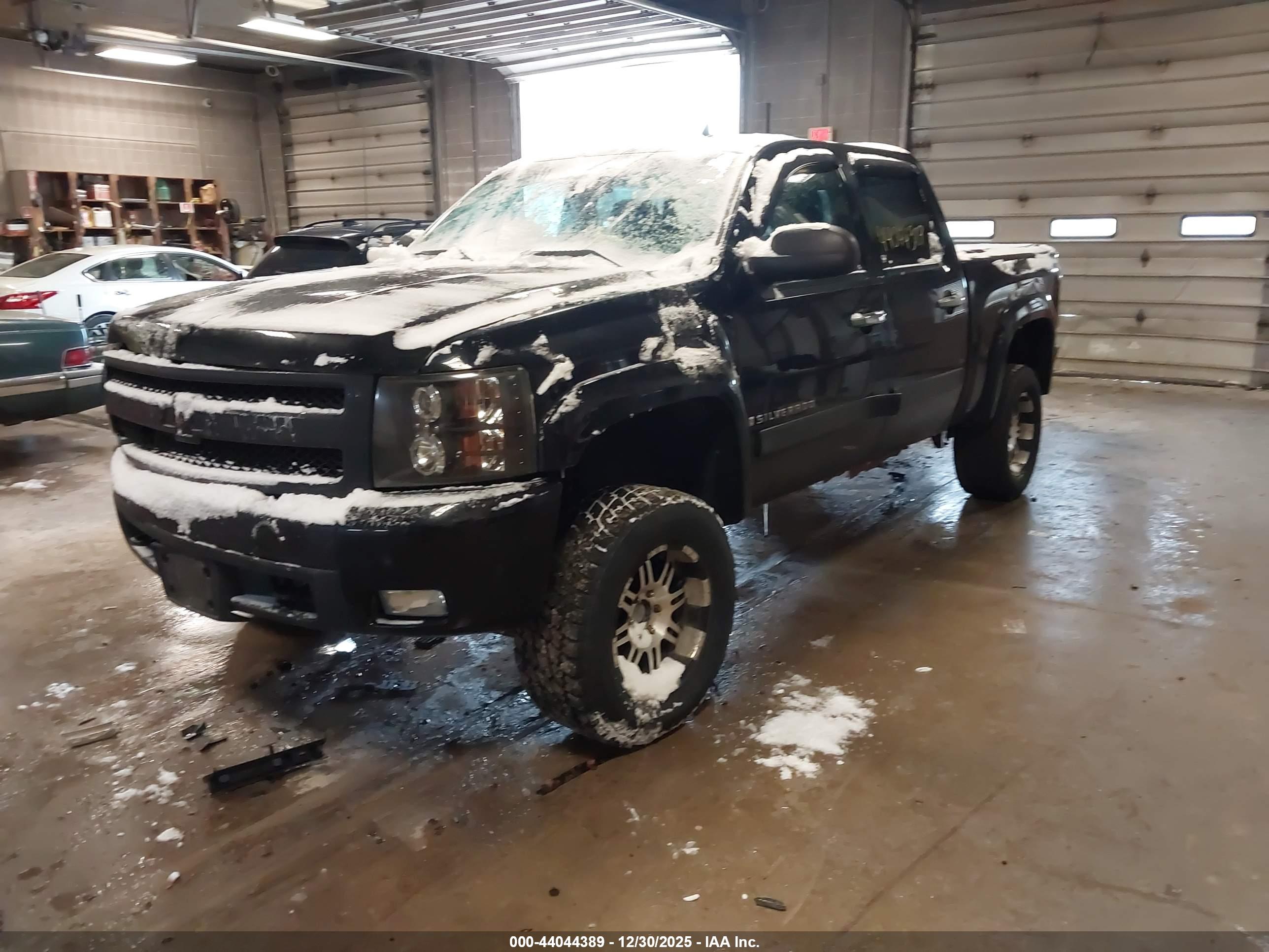 CHEVROLET SILVERADO image 2