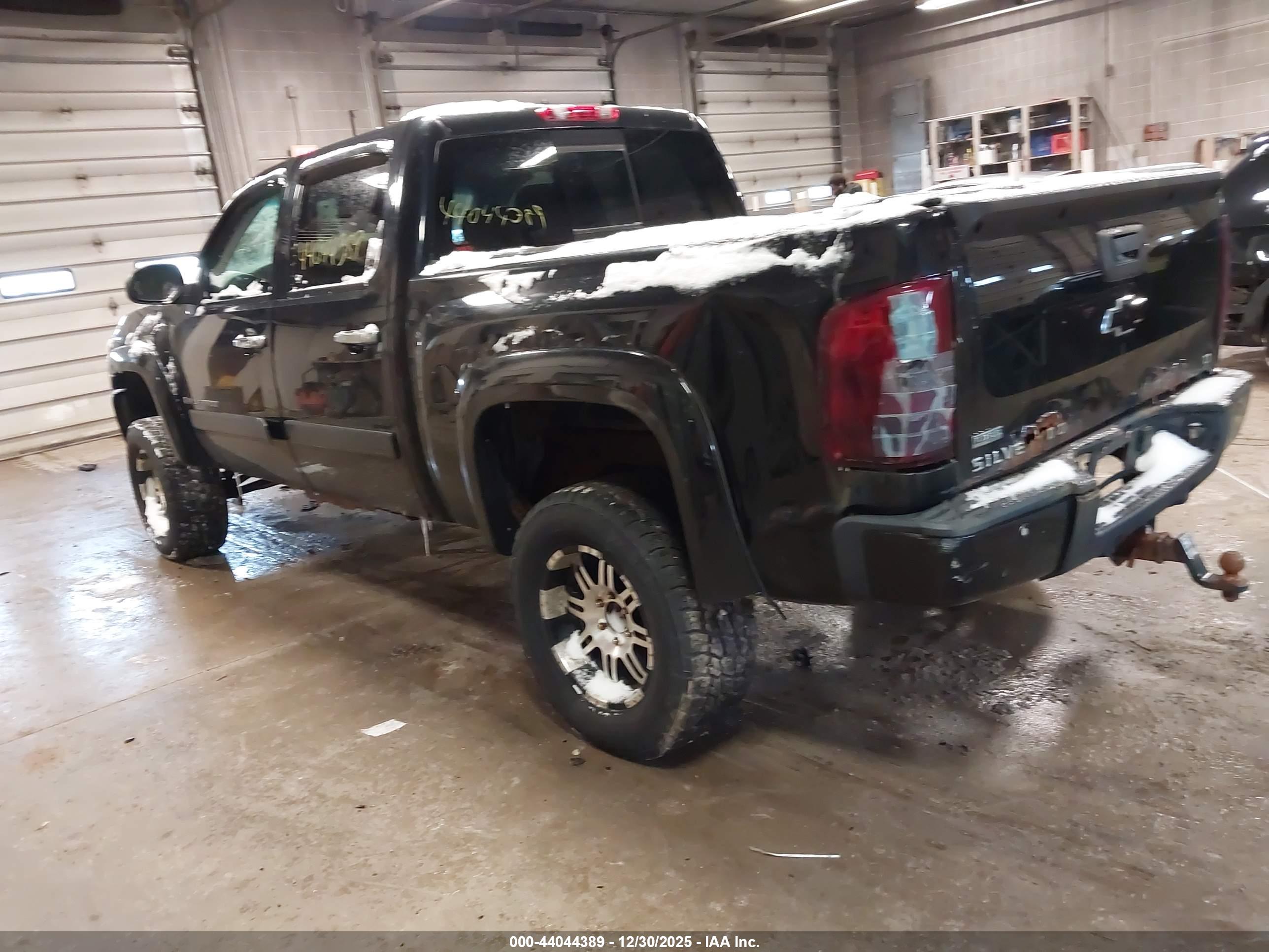 CHEVROLET SILVERADO image 3