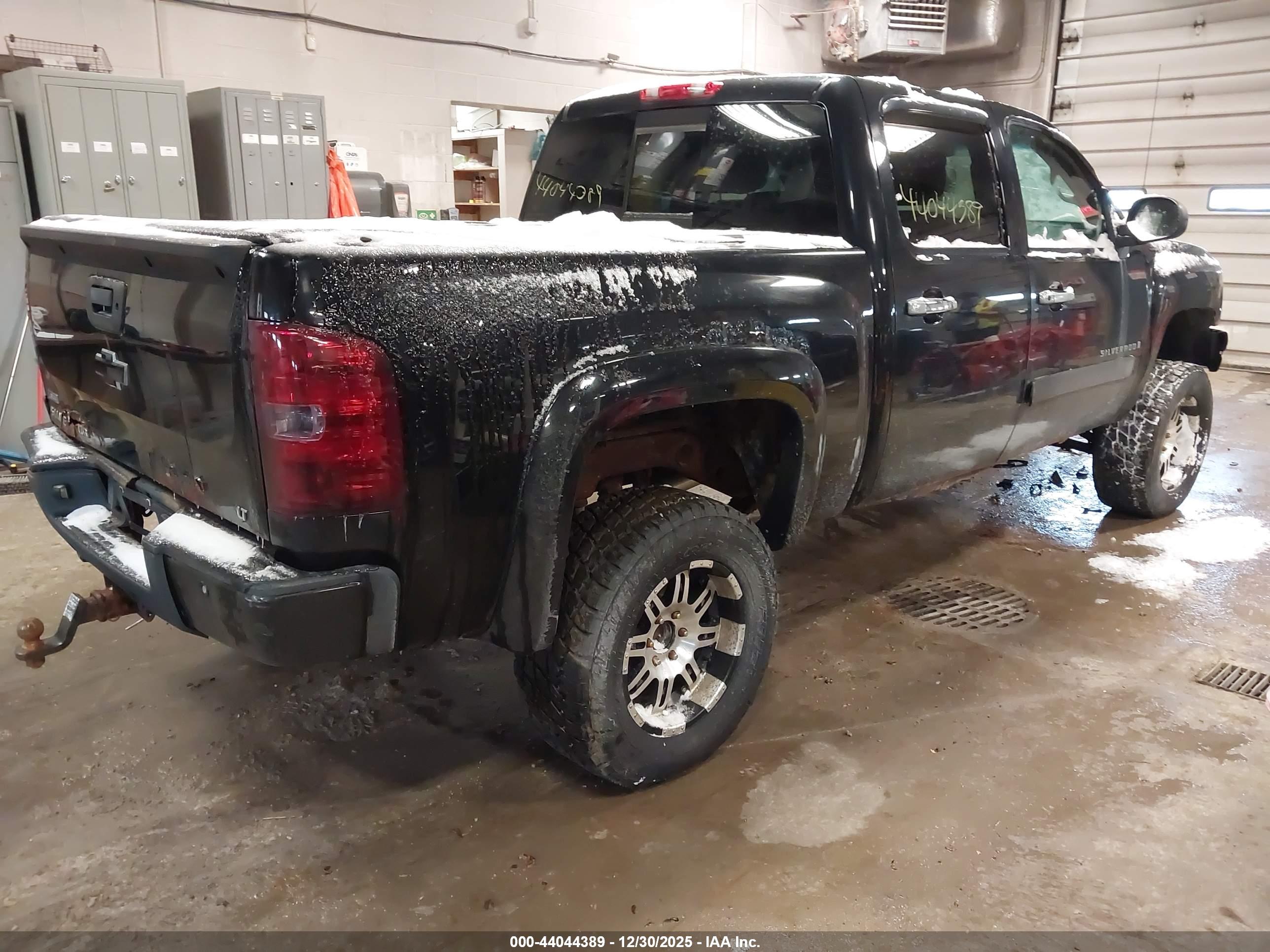 CHEVROLET SILVERADO image 4