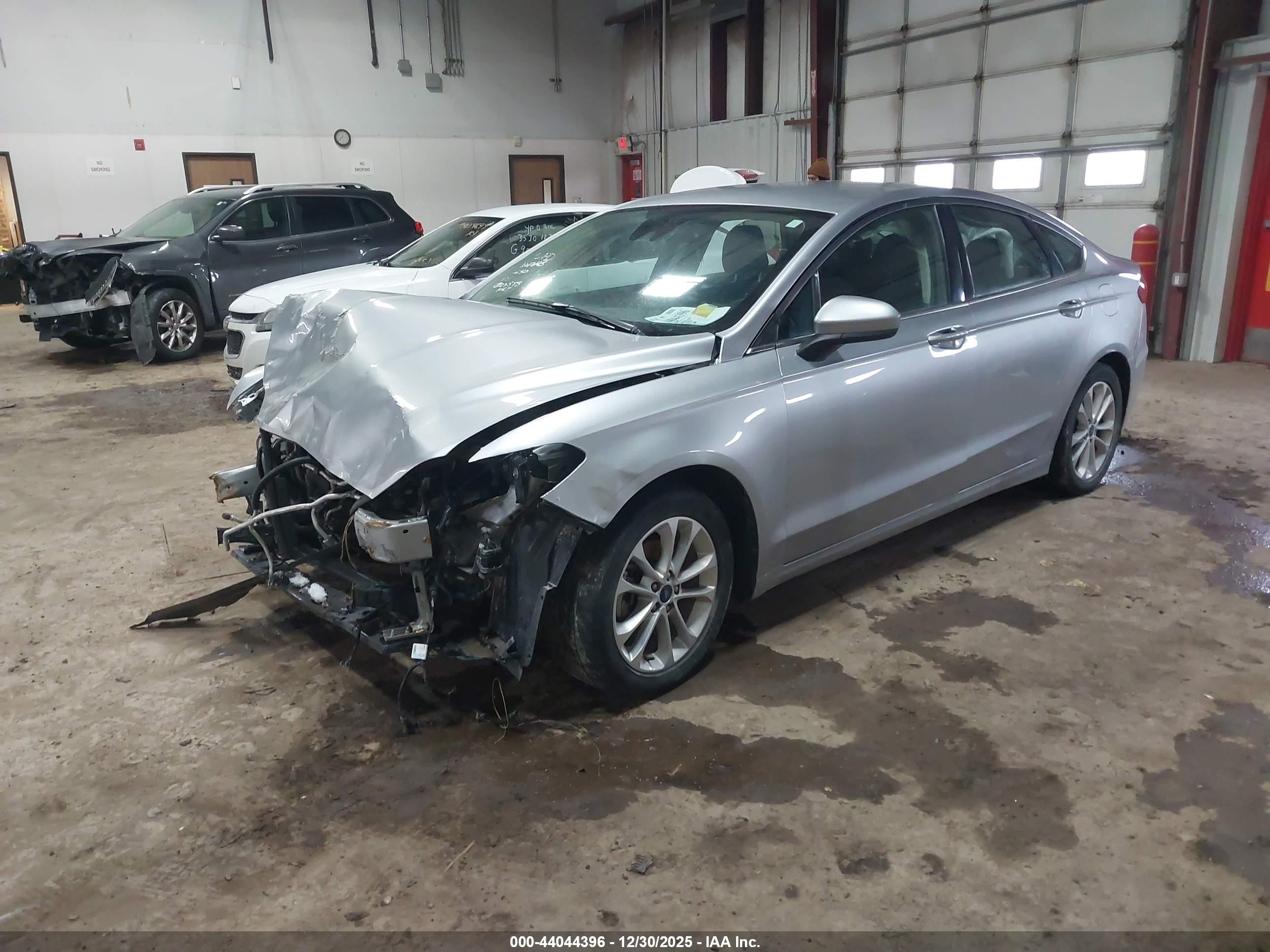 FORD FUSION image 2
