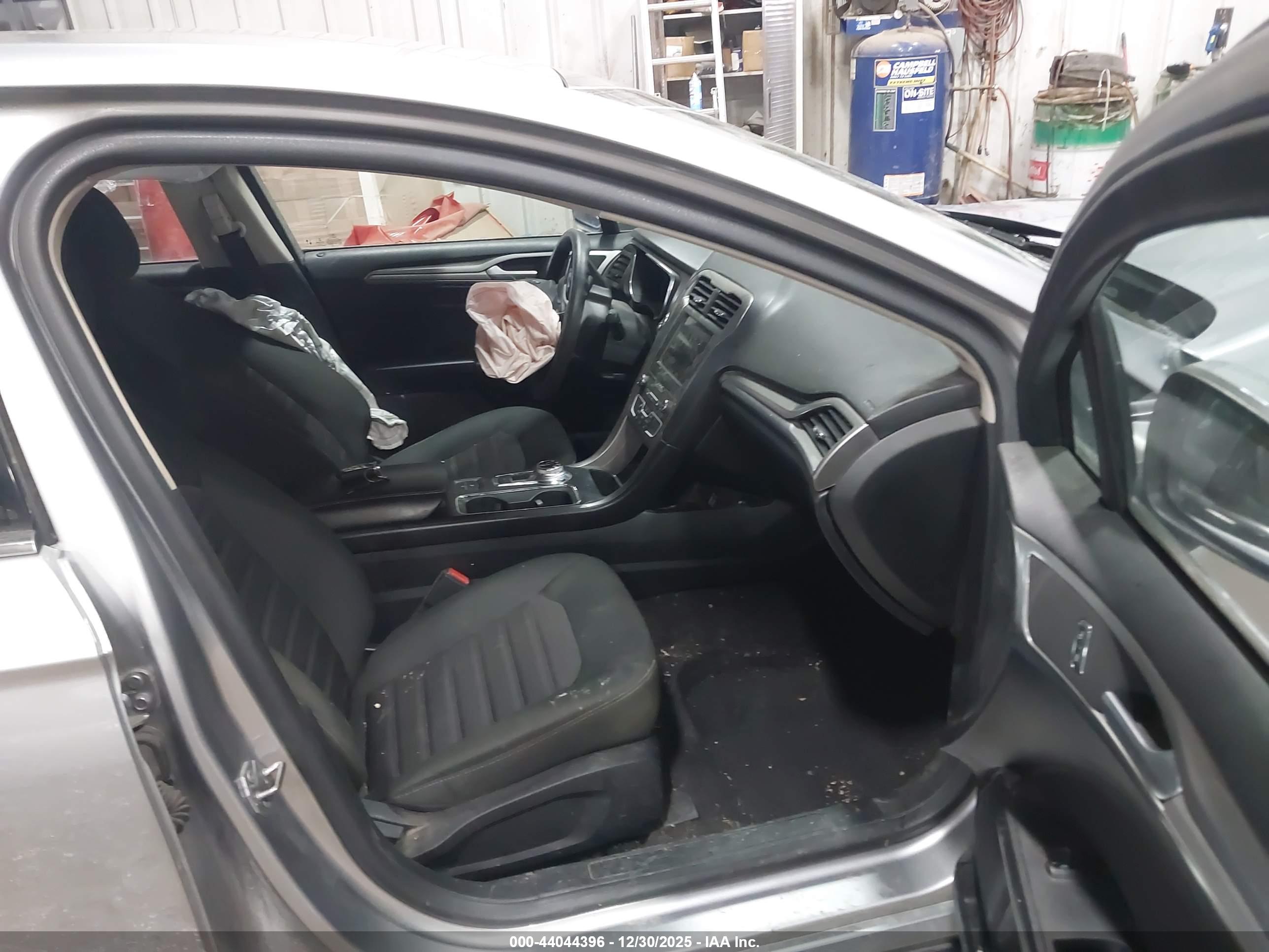 FORD FUSION image 5