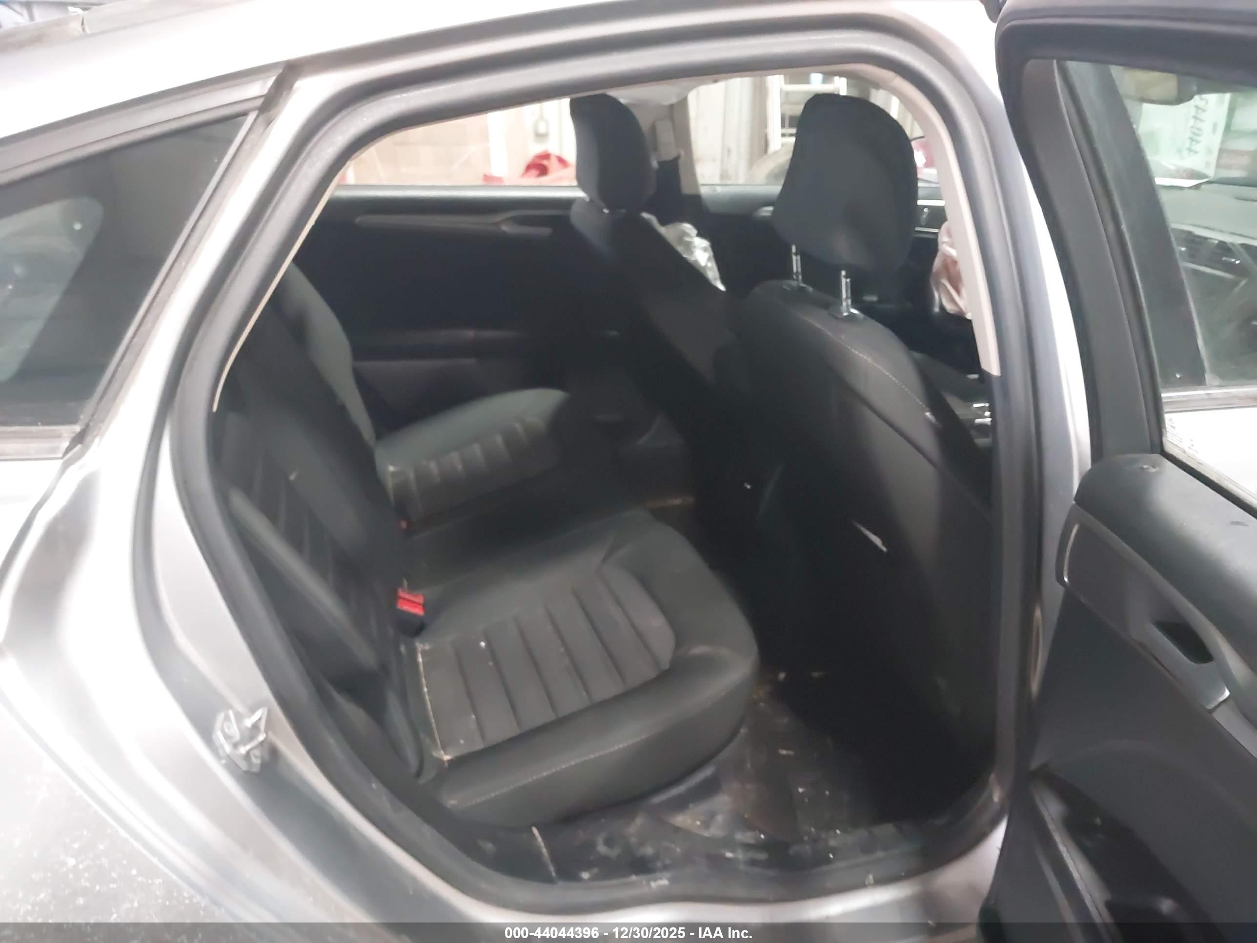 FORD FUSION image 8