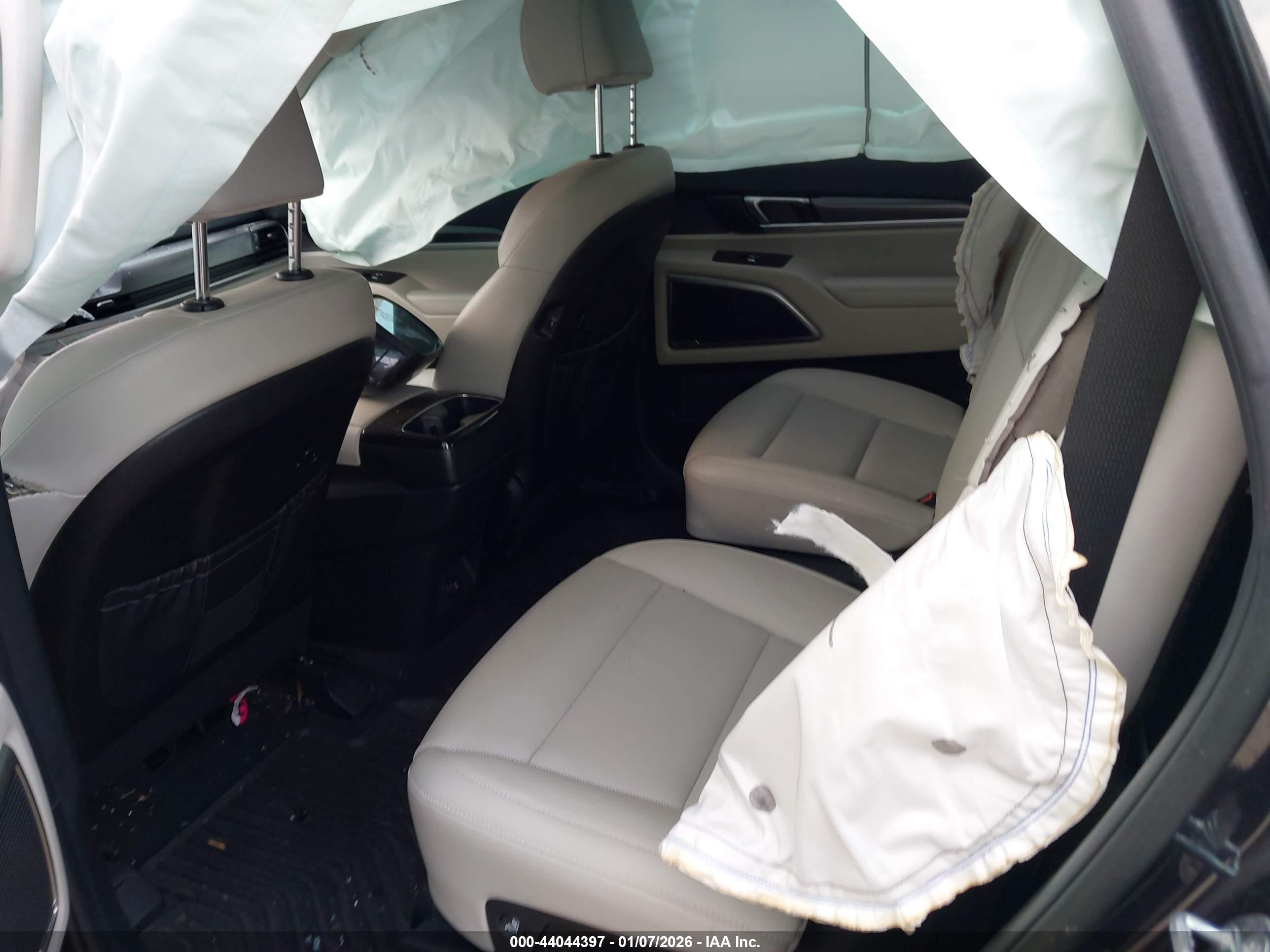 KIA TELLURIDE image 8