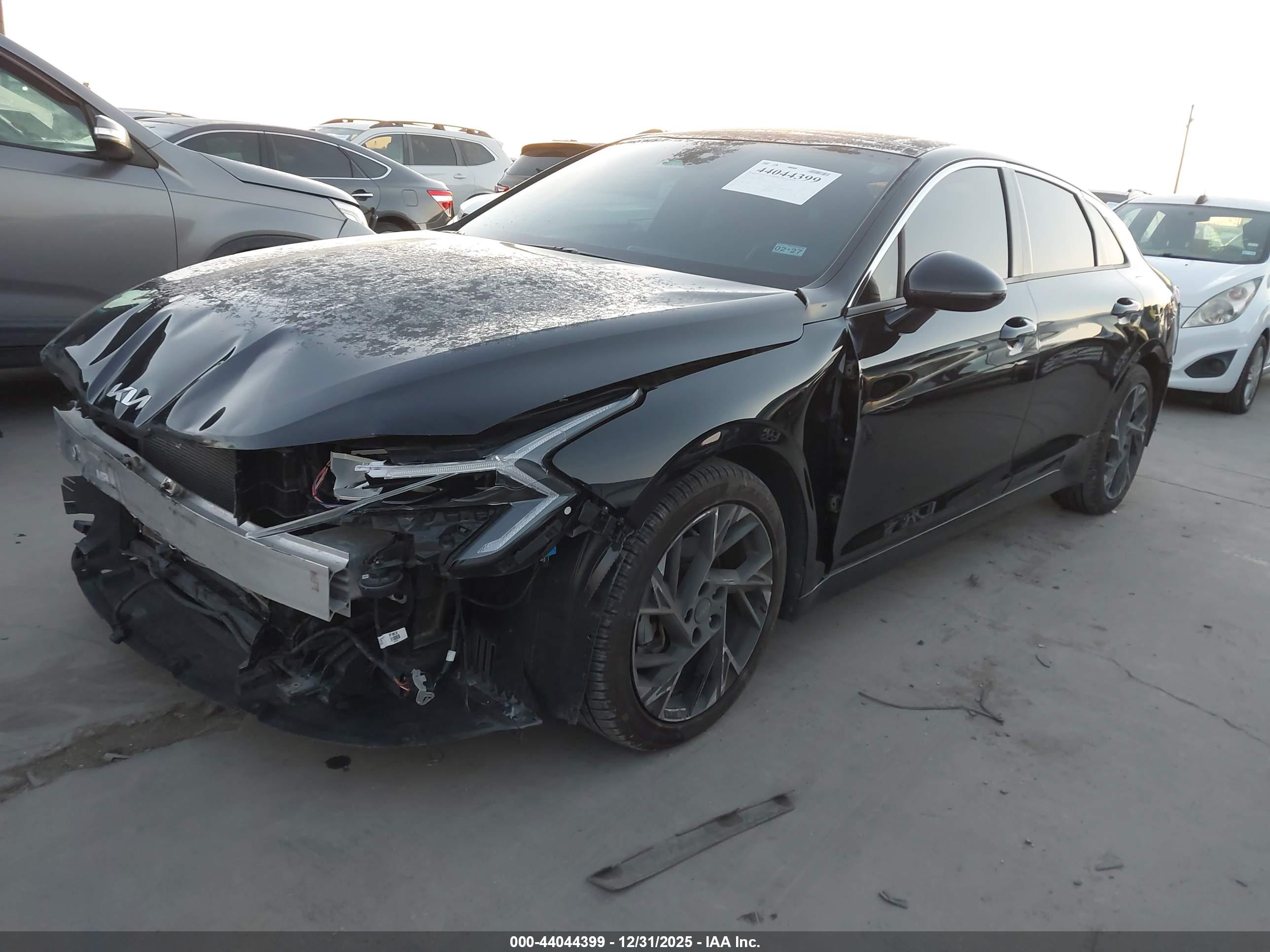 KIA K5 image 2