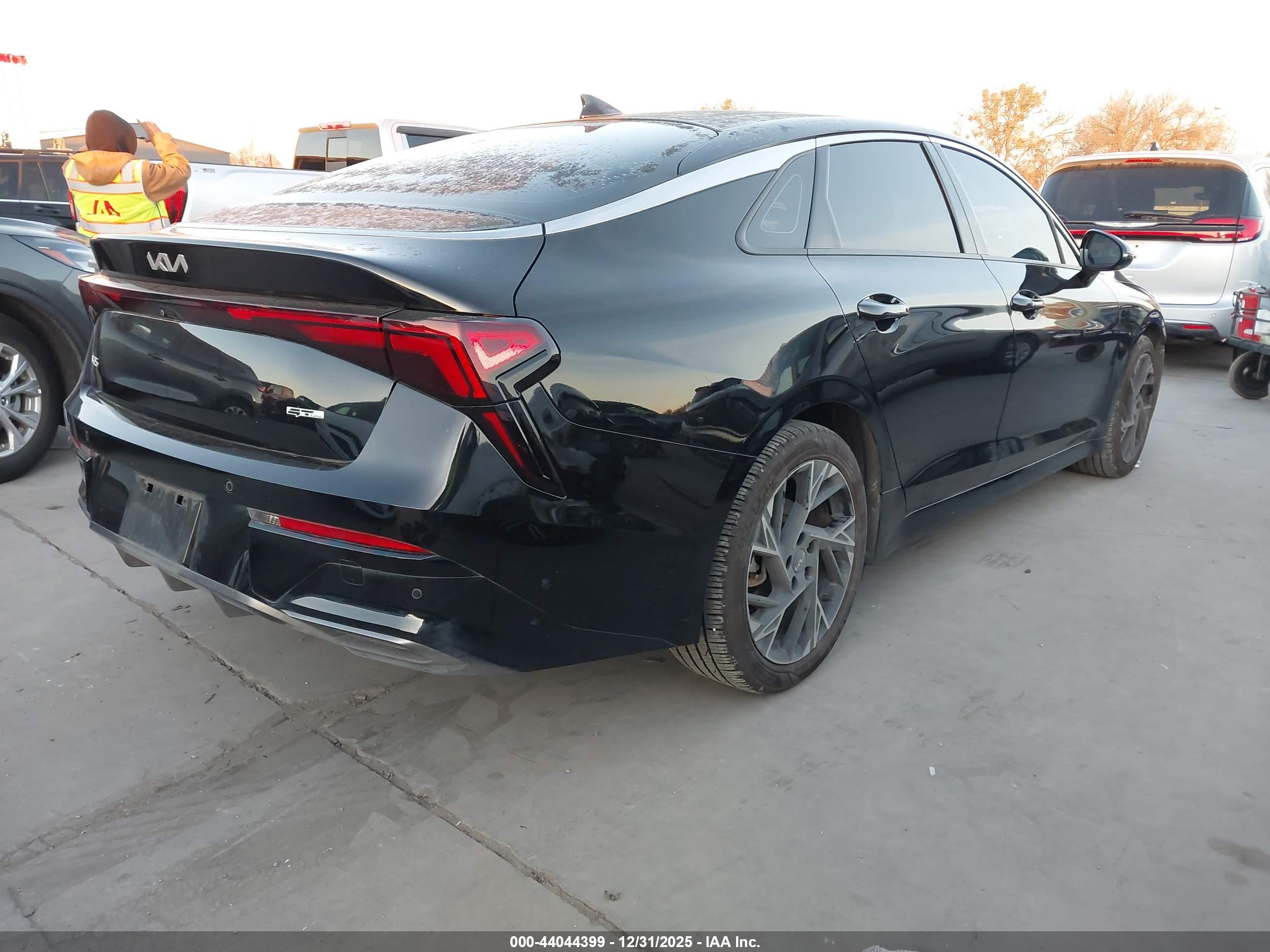 KIA K5 image 4