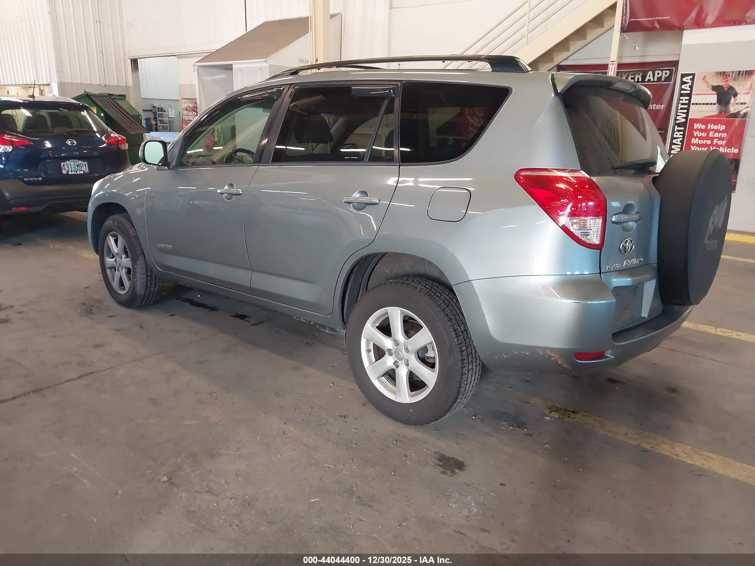 TOYOTA RAV4 image 3