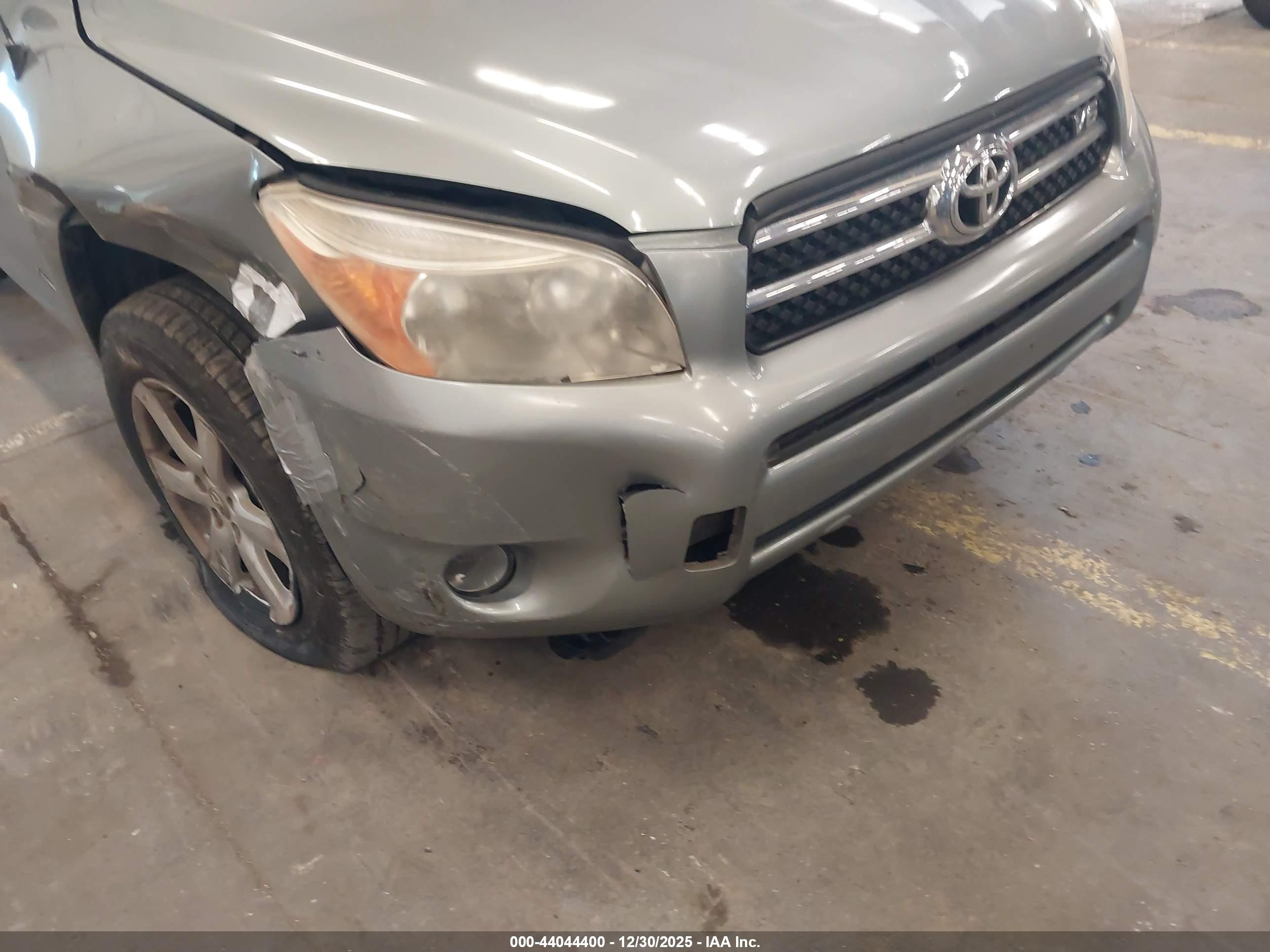 TOYOTA RAV4 image 6