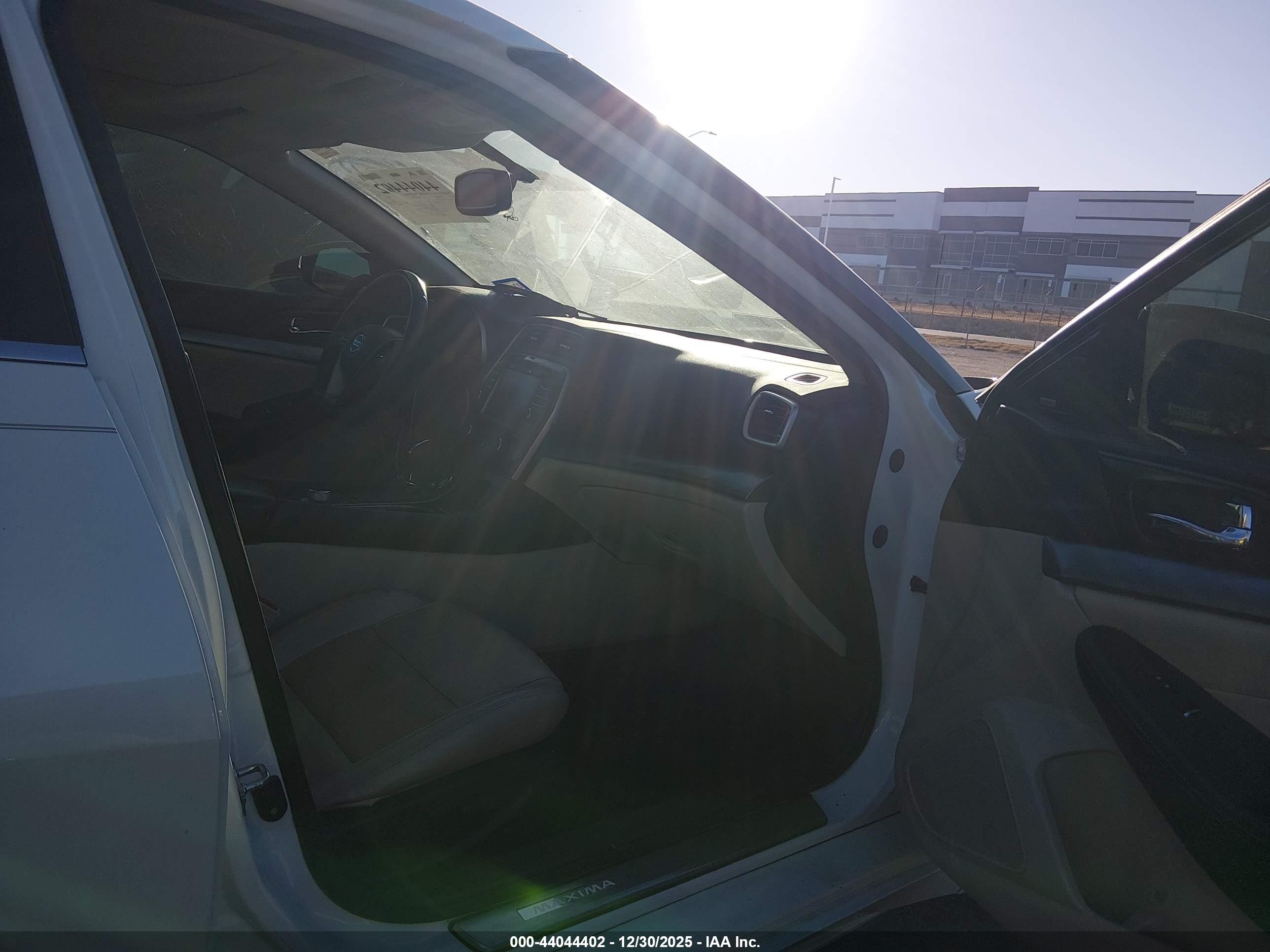 NISSAN MAXIMA image 5