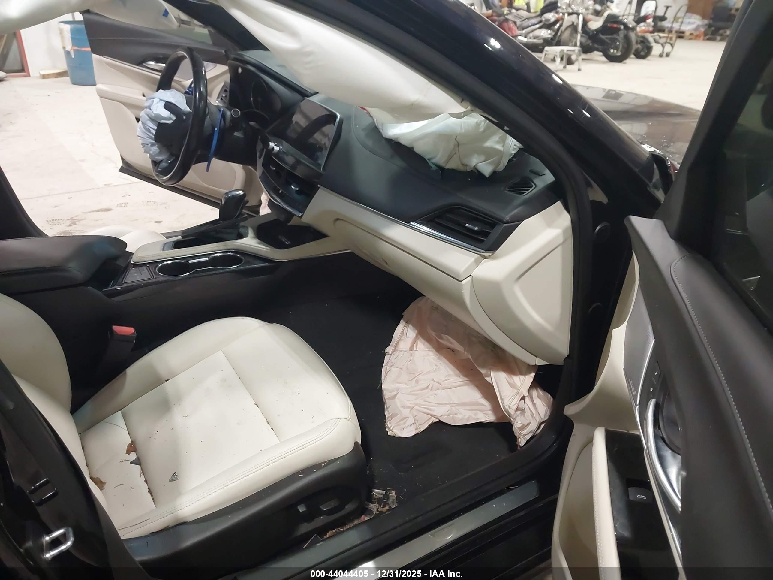 CADILLAC CT4 image 5