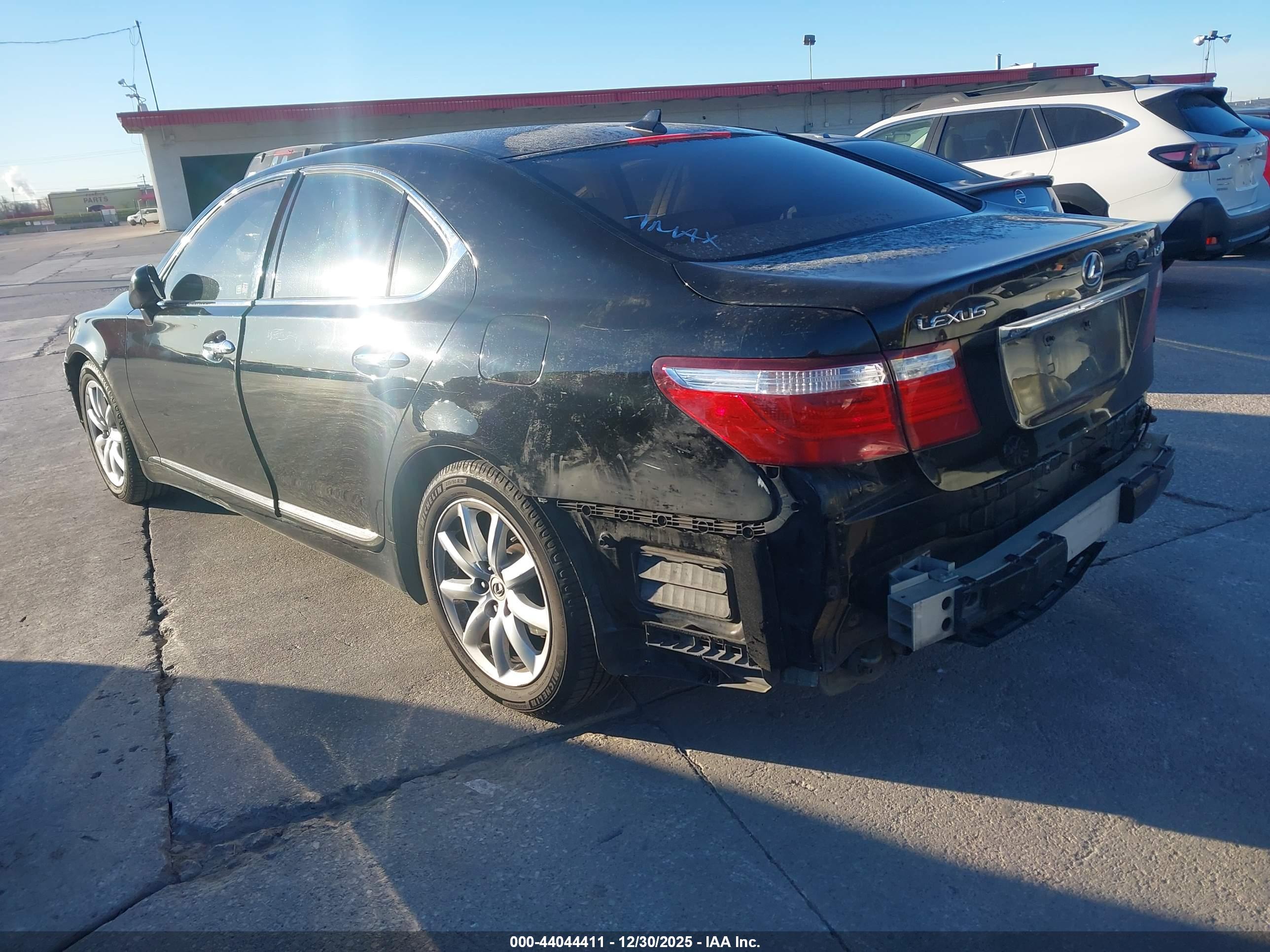 LEXUS LS image 3