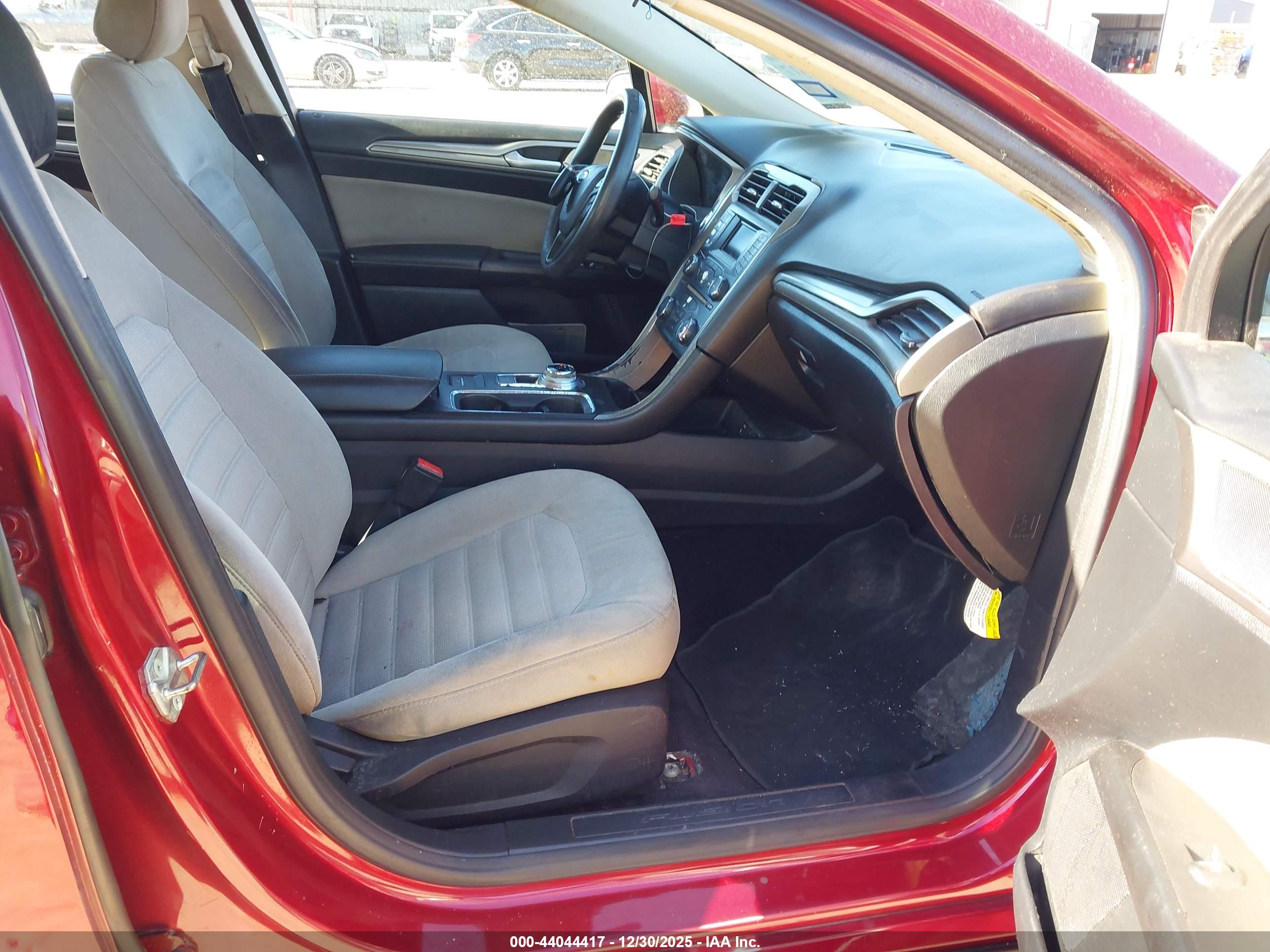 FORD FUSION image 5