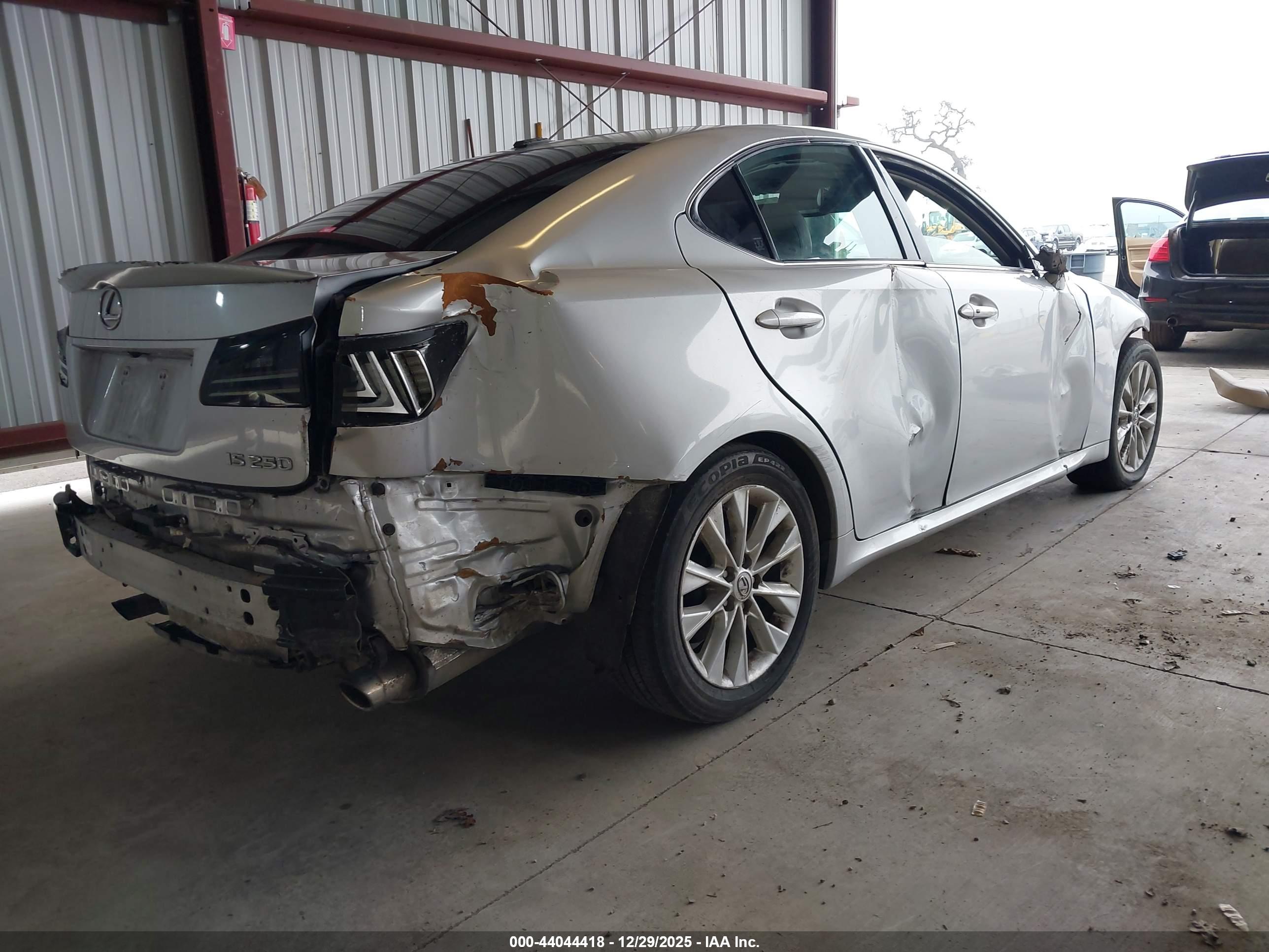 LEXUS IS image 4