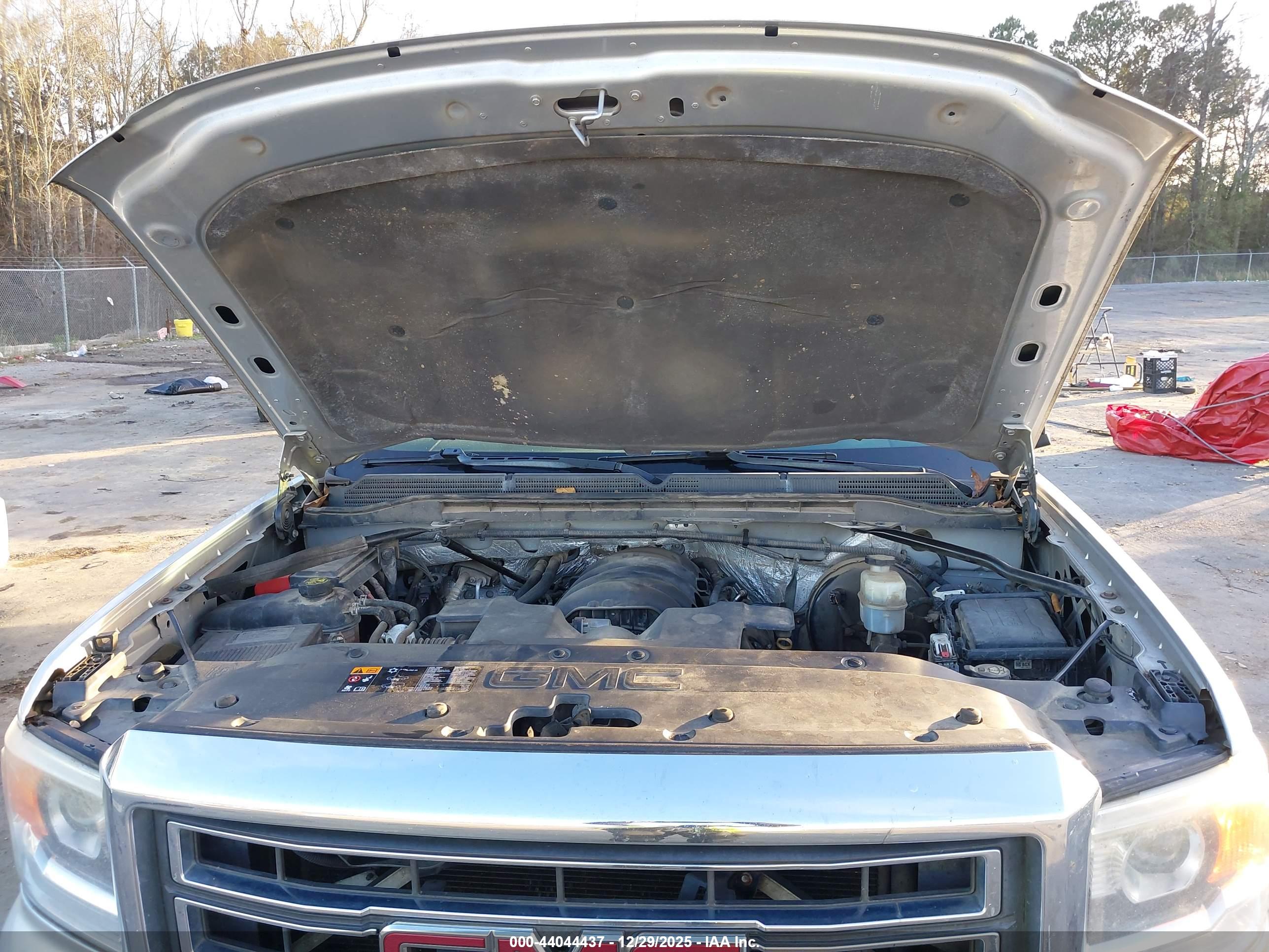 GMC SIERRA image 10
