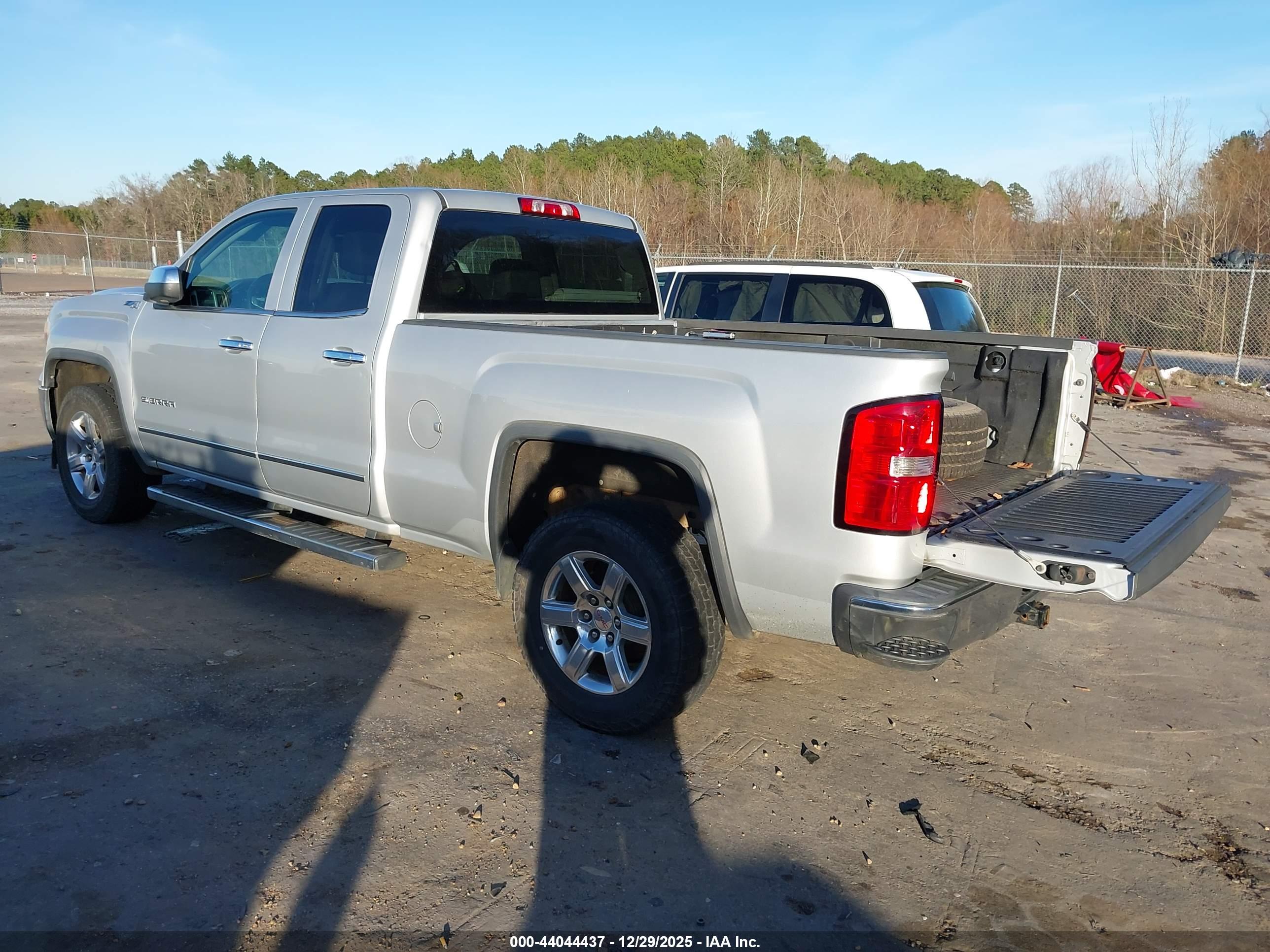 GMC SIERRA image 3