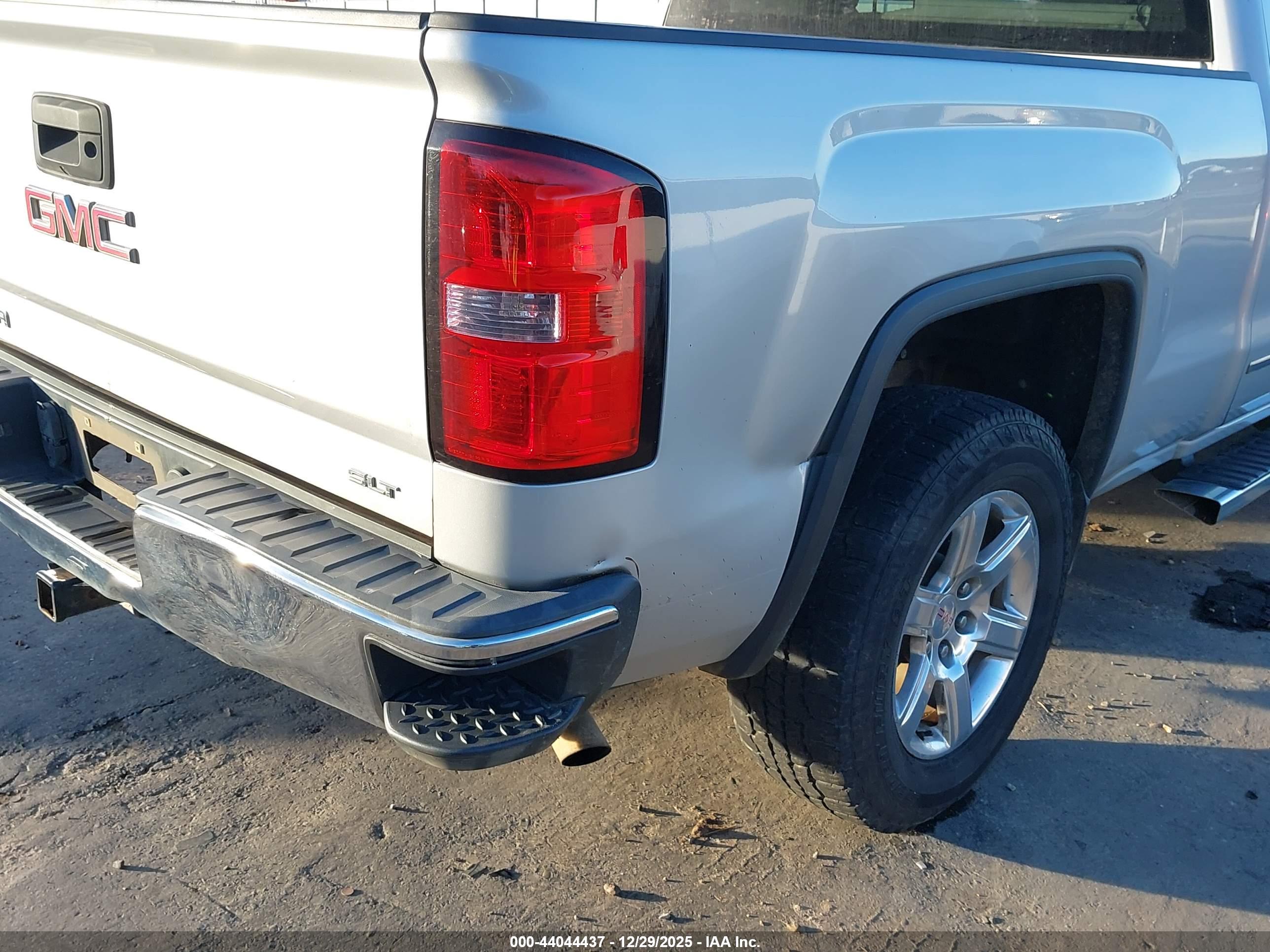 GMC SIERRA image 6
