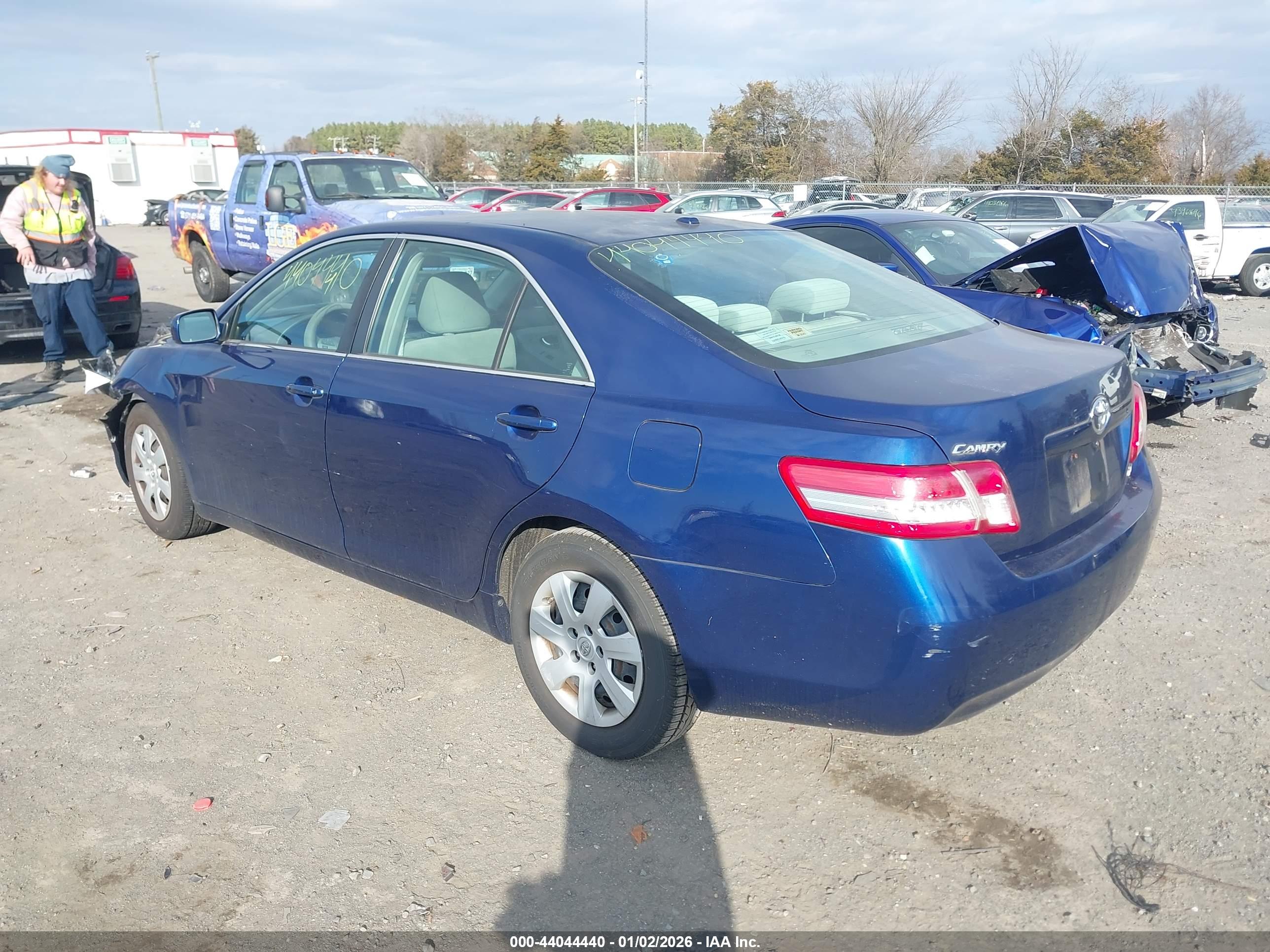 TOYOTA CAMRY image 3