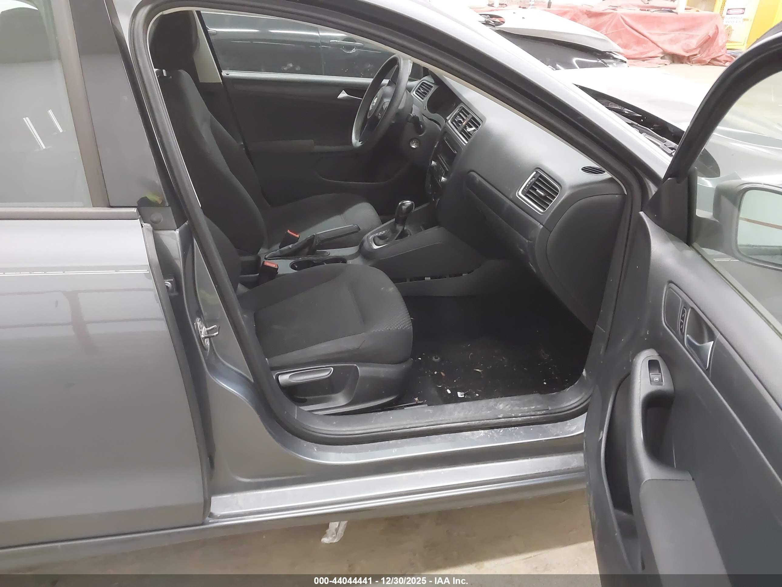 VOLKSWAGEN JETTA image 5