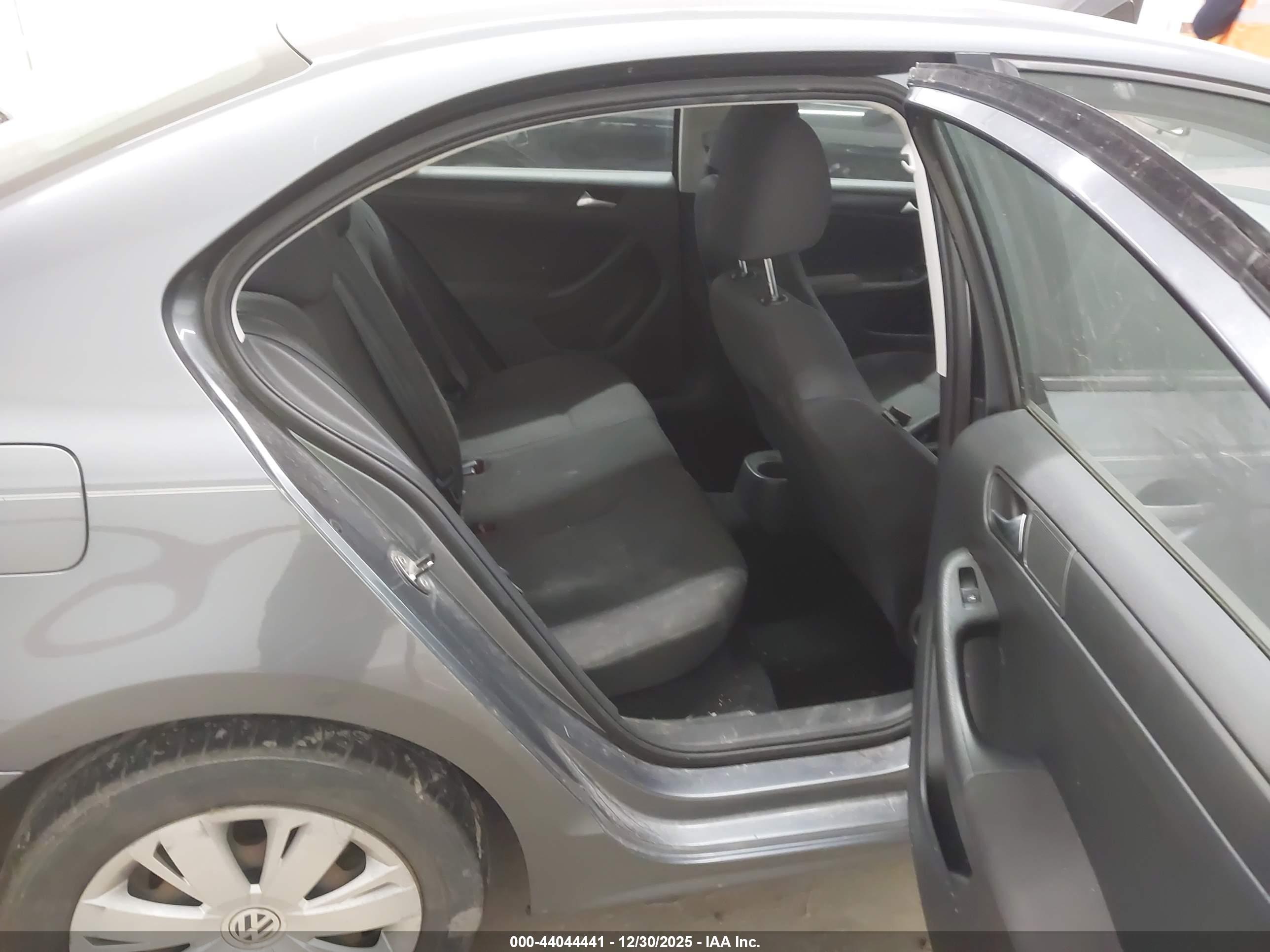 VOLKSWAGEN JETTA image 8