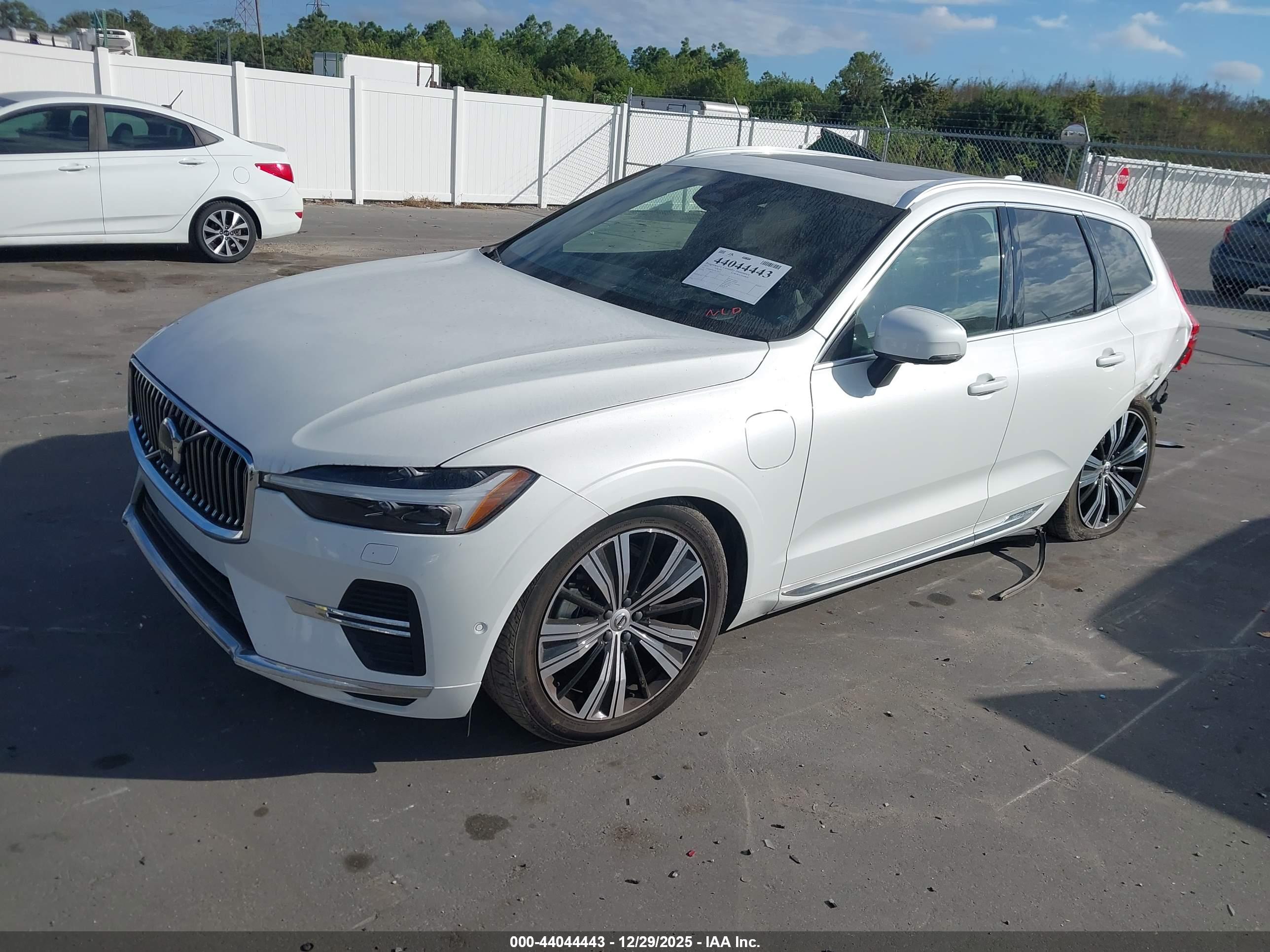 VOLVO XC60 image 2