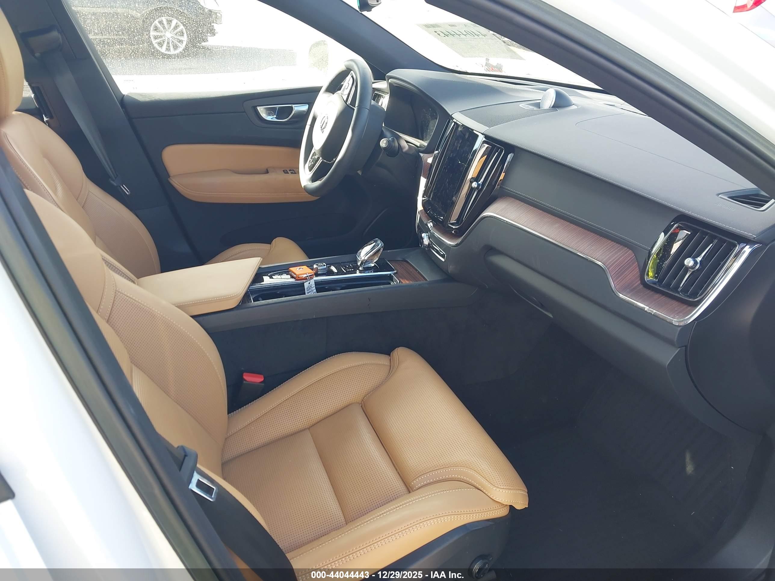 VOLVO XC60 image 5