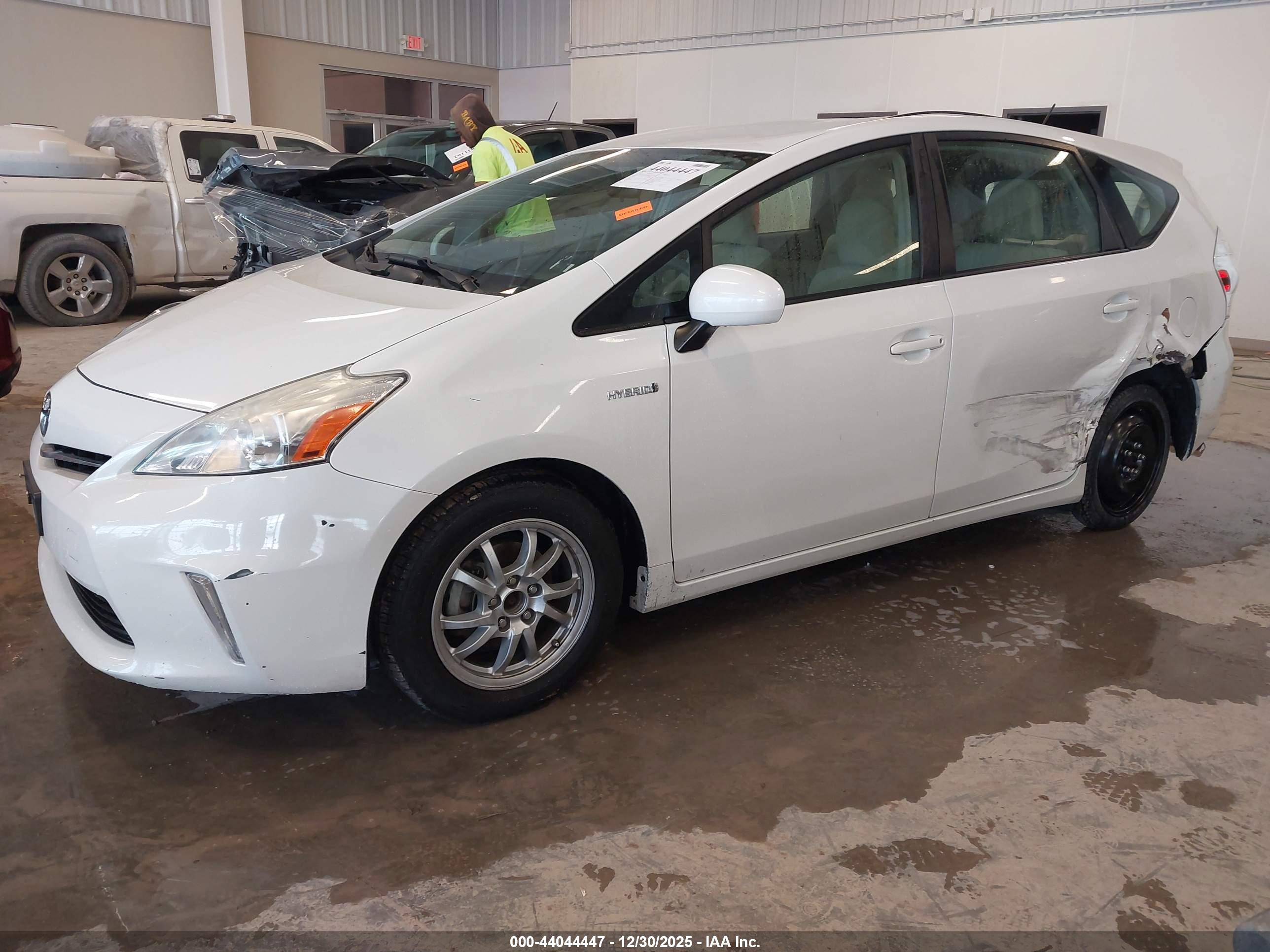TOYOTA PRIUS image 2