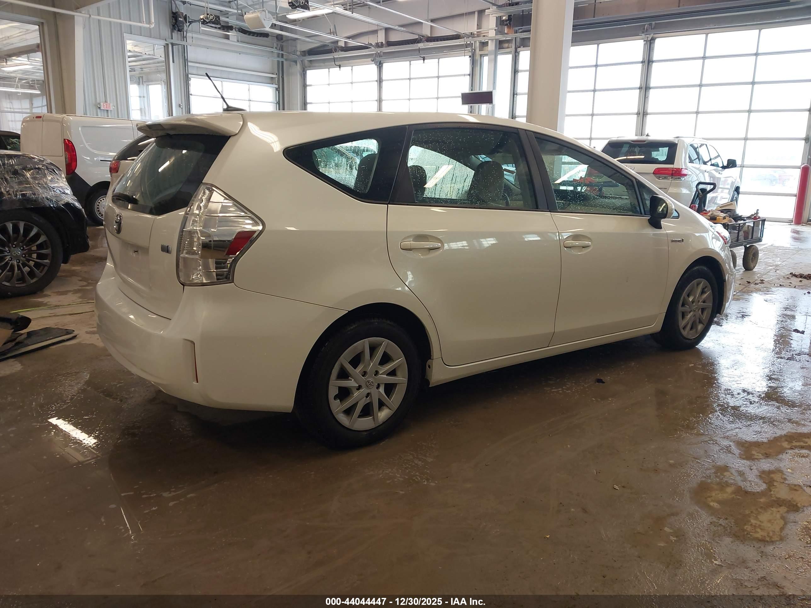 TOYOTA PRIUS image 4