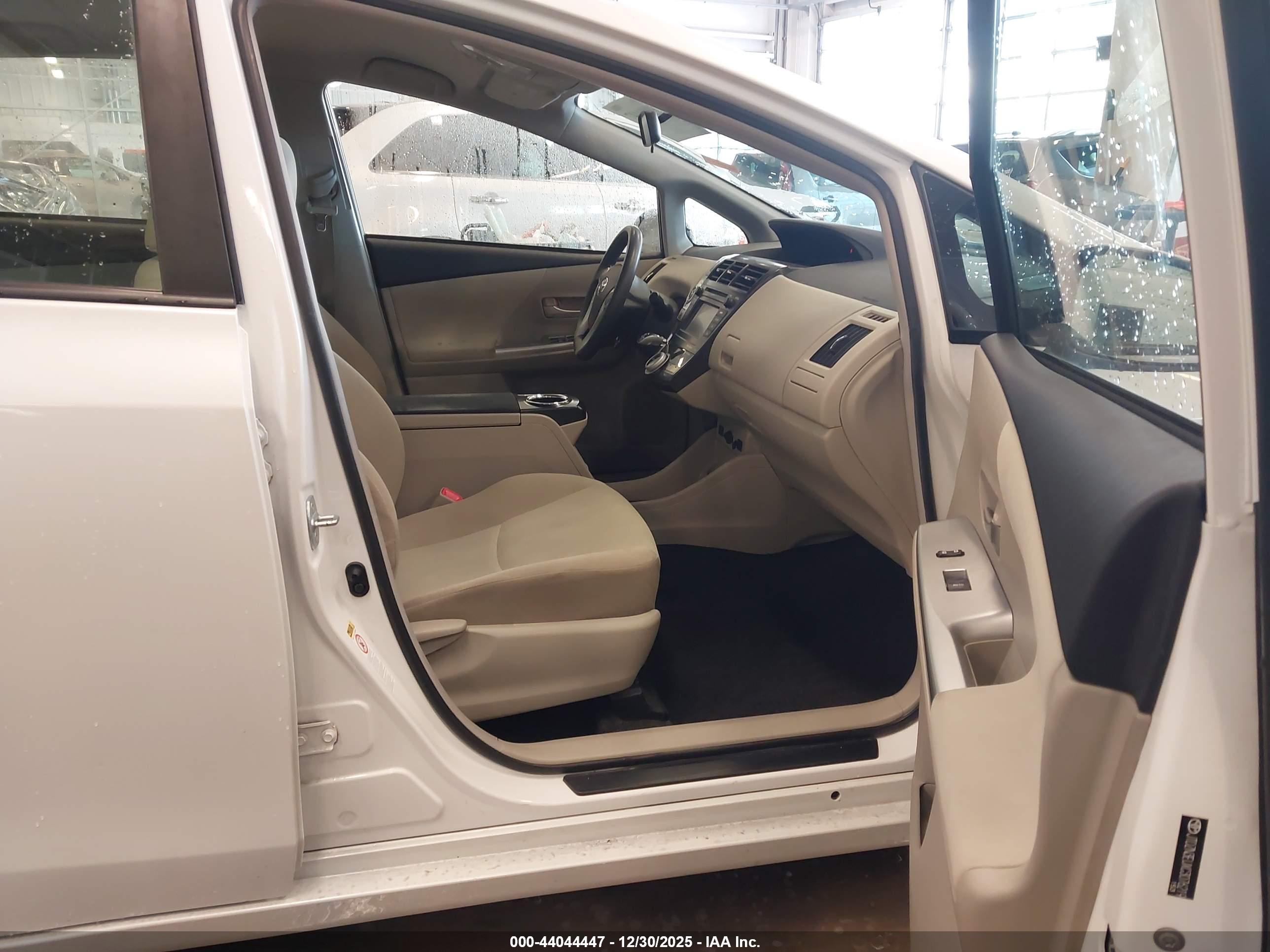 TOYOTA PRIUS image 5