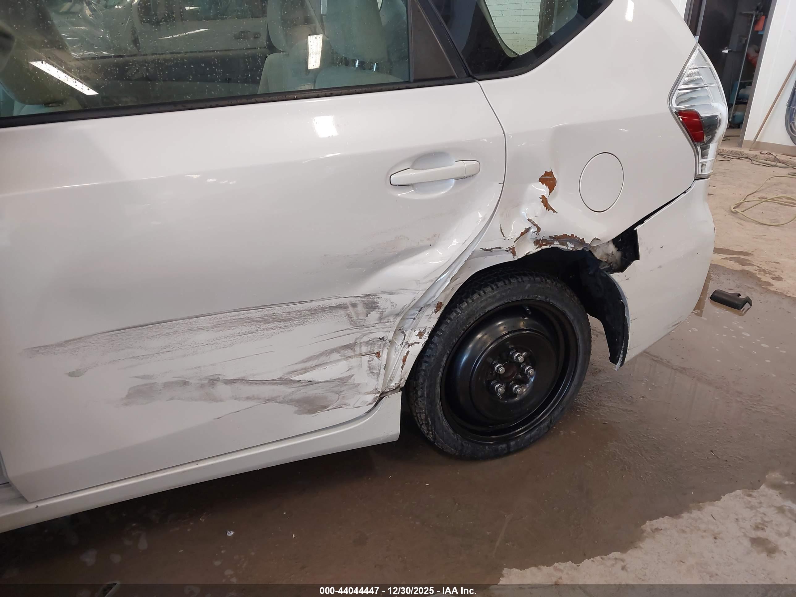 TOYOTA PRIUS image 6