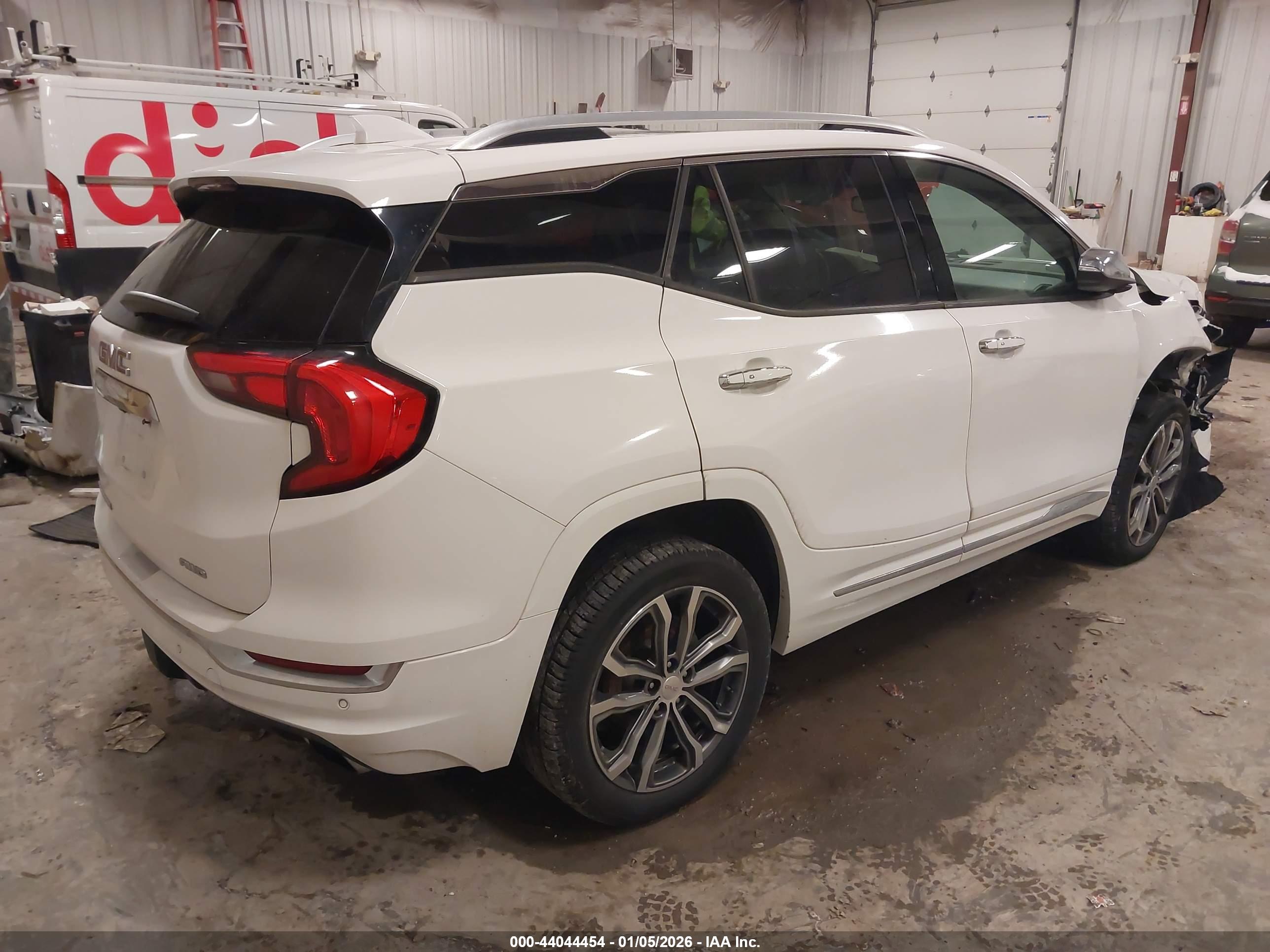 GMC TERRAIN image 4