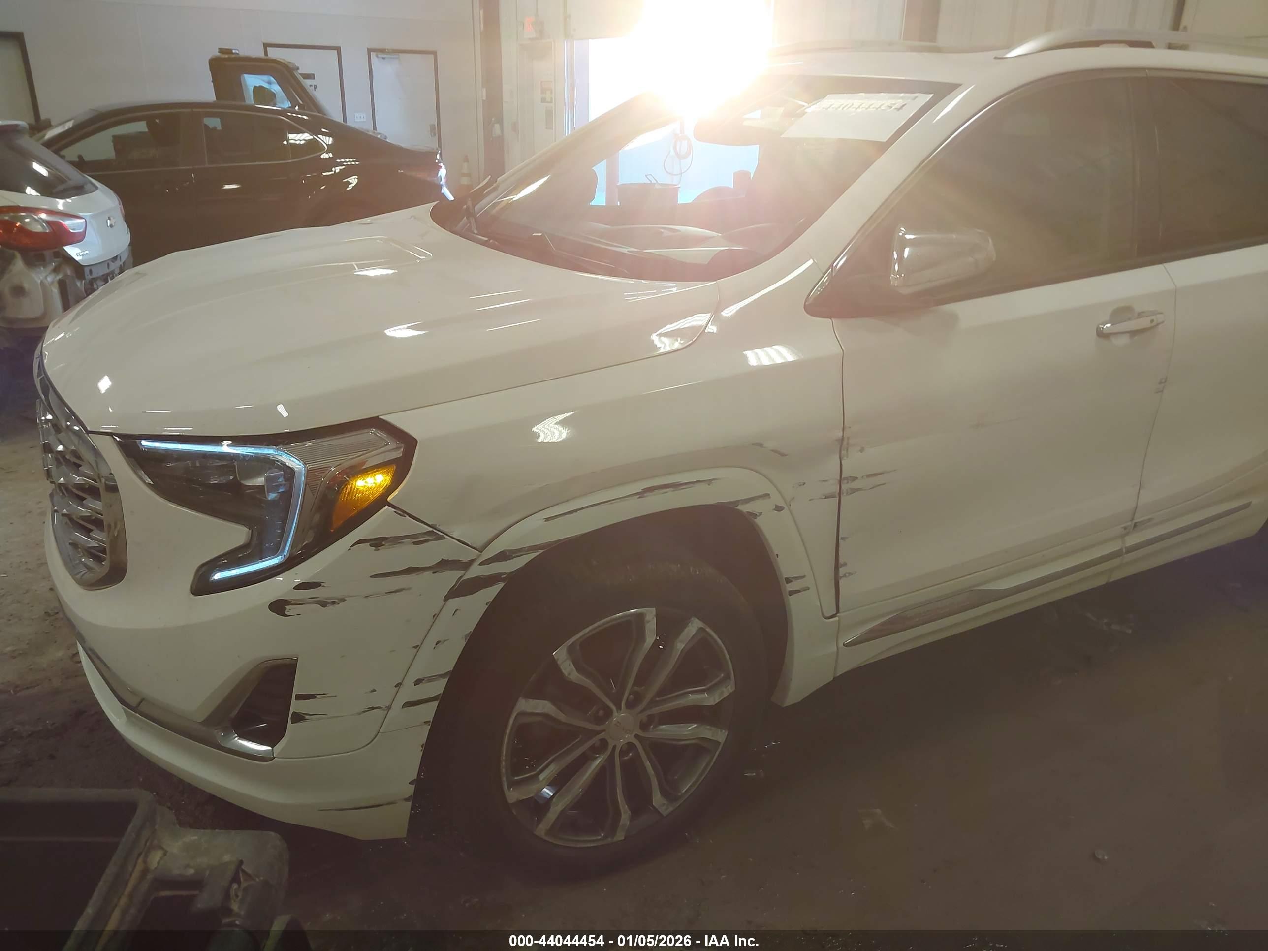 GMC TERRAIN image 6