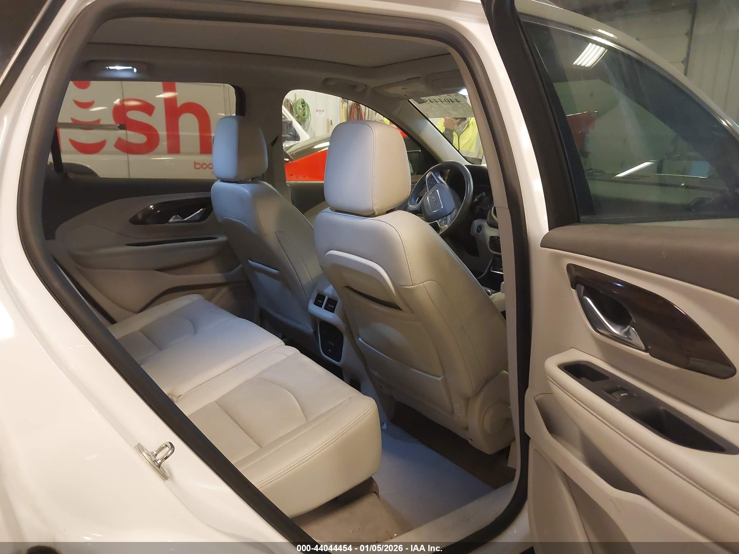 GMC TERRAIN image 8