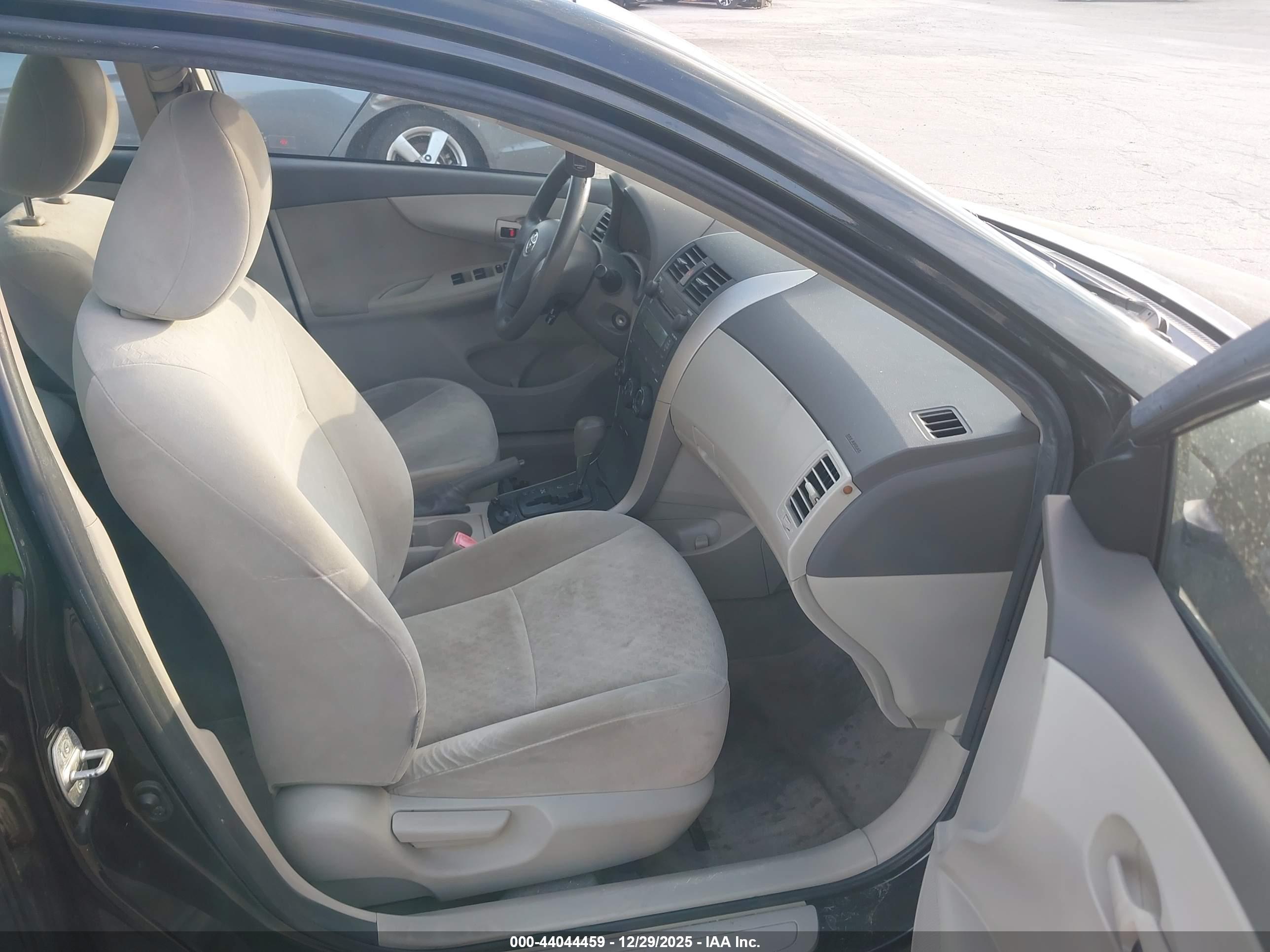 TOYOTA COROLLA image 5