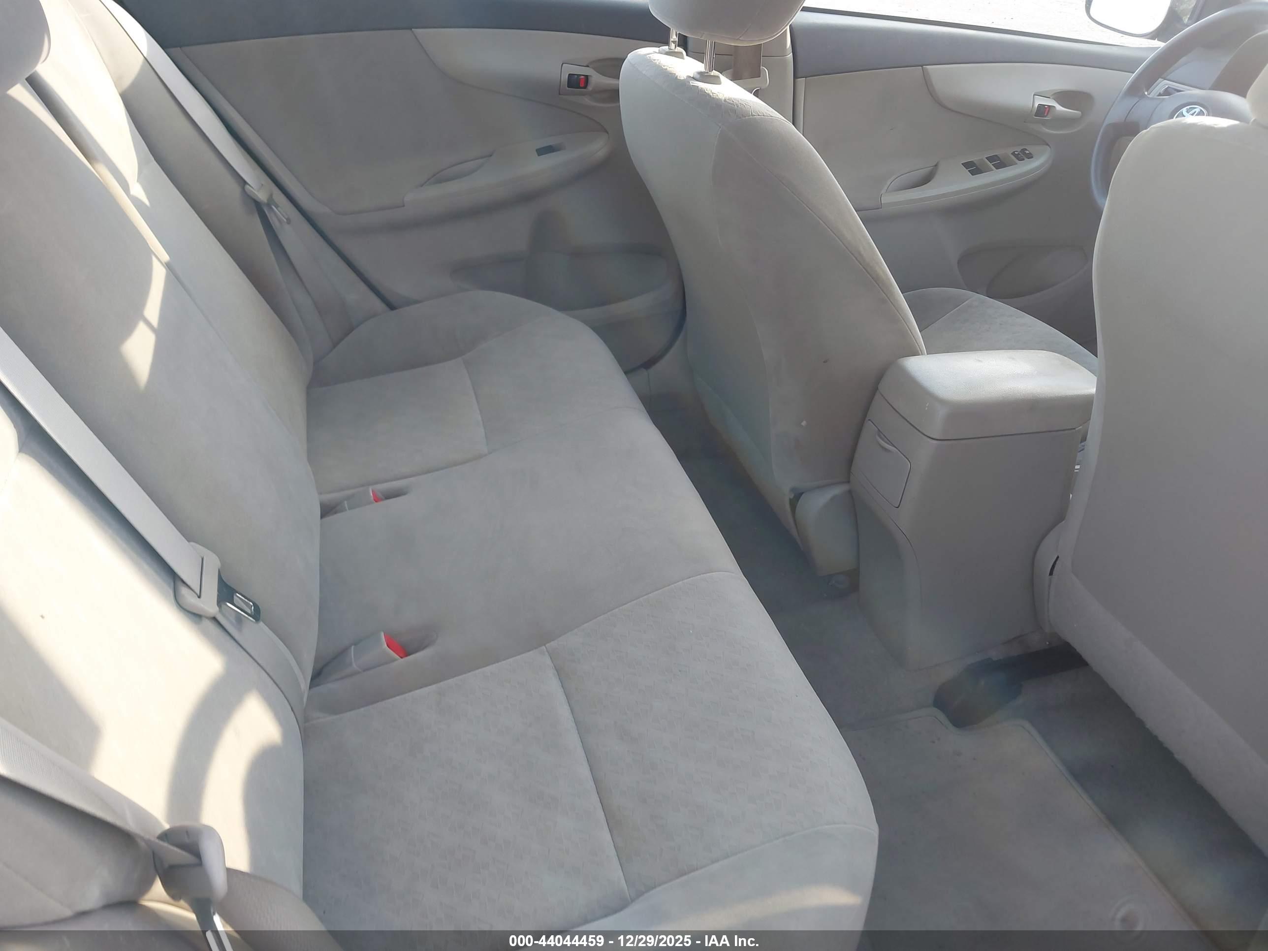 TOYOTA COROLLA image 8