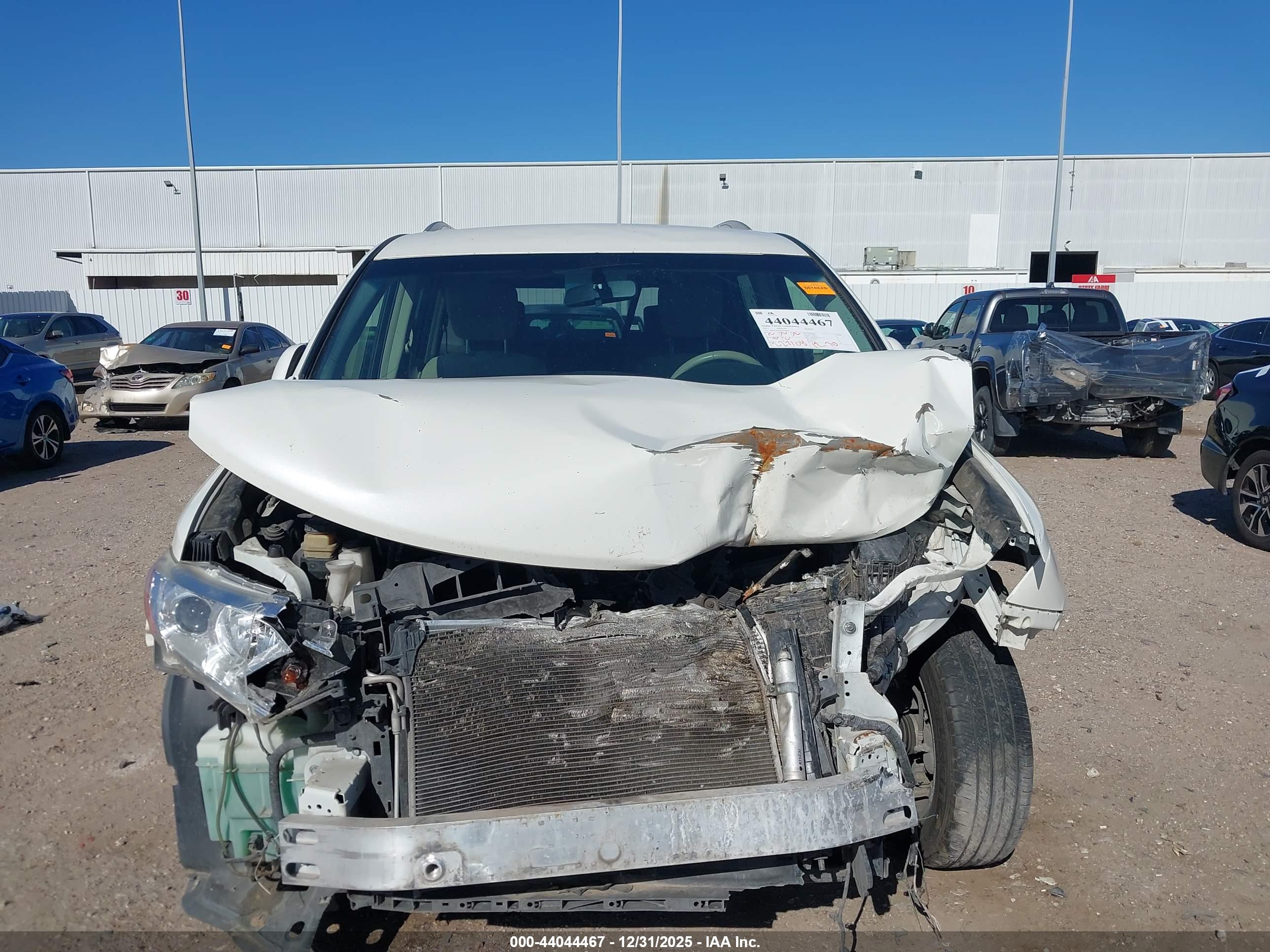 NISSAN QUEST image 6