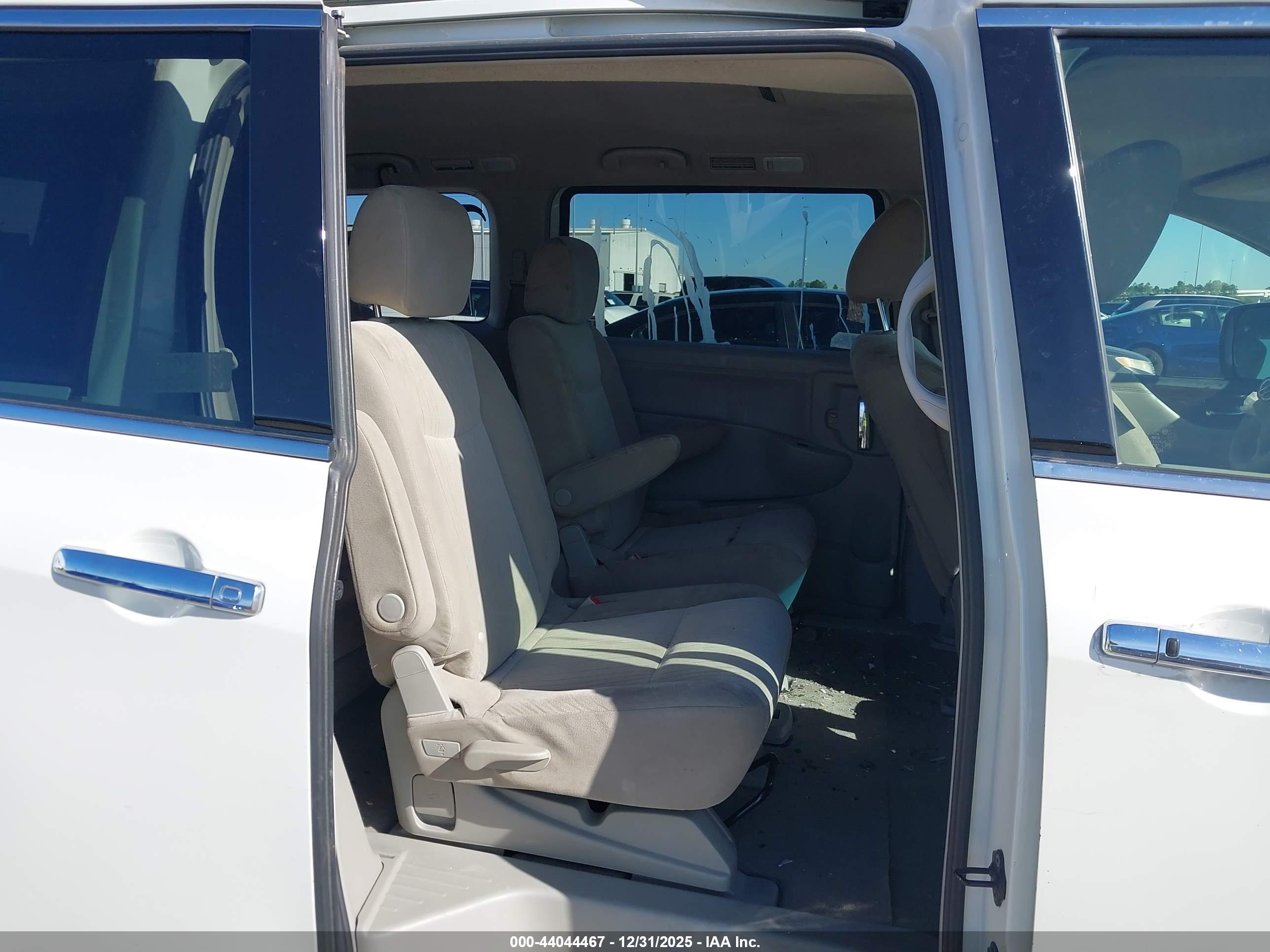 NISSAN QUEST image 8