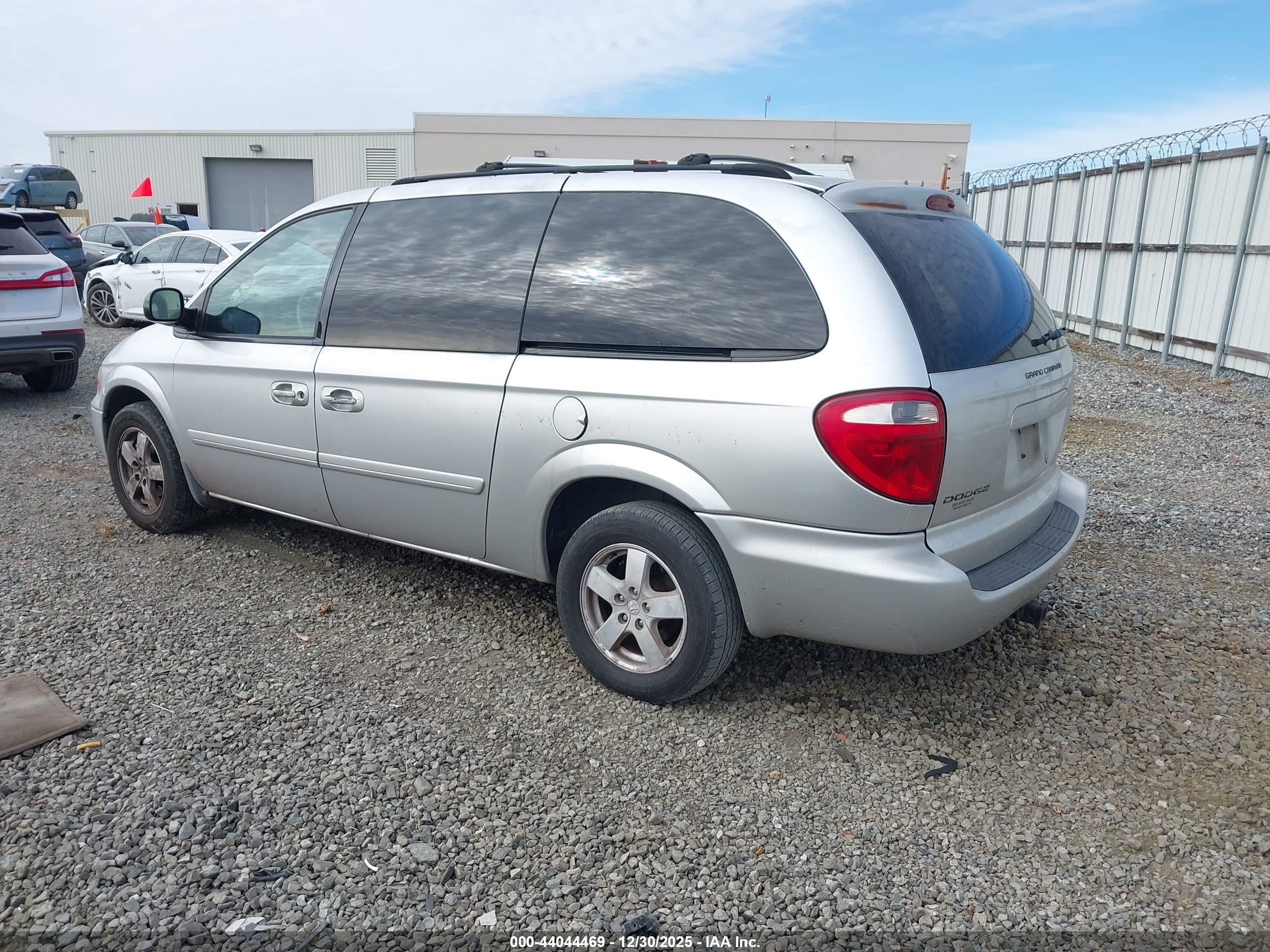DODGE GRAND image 3