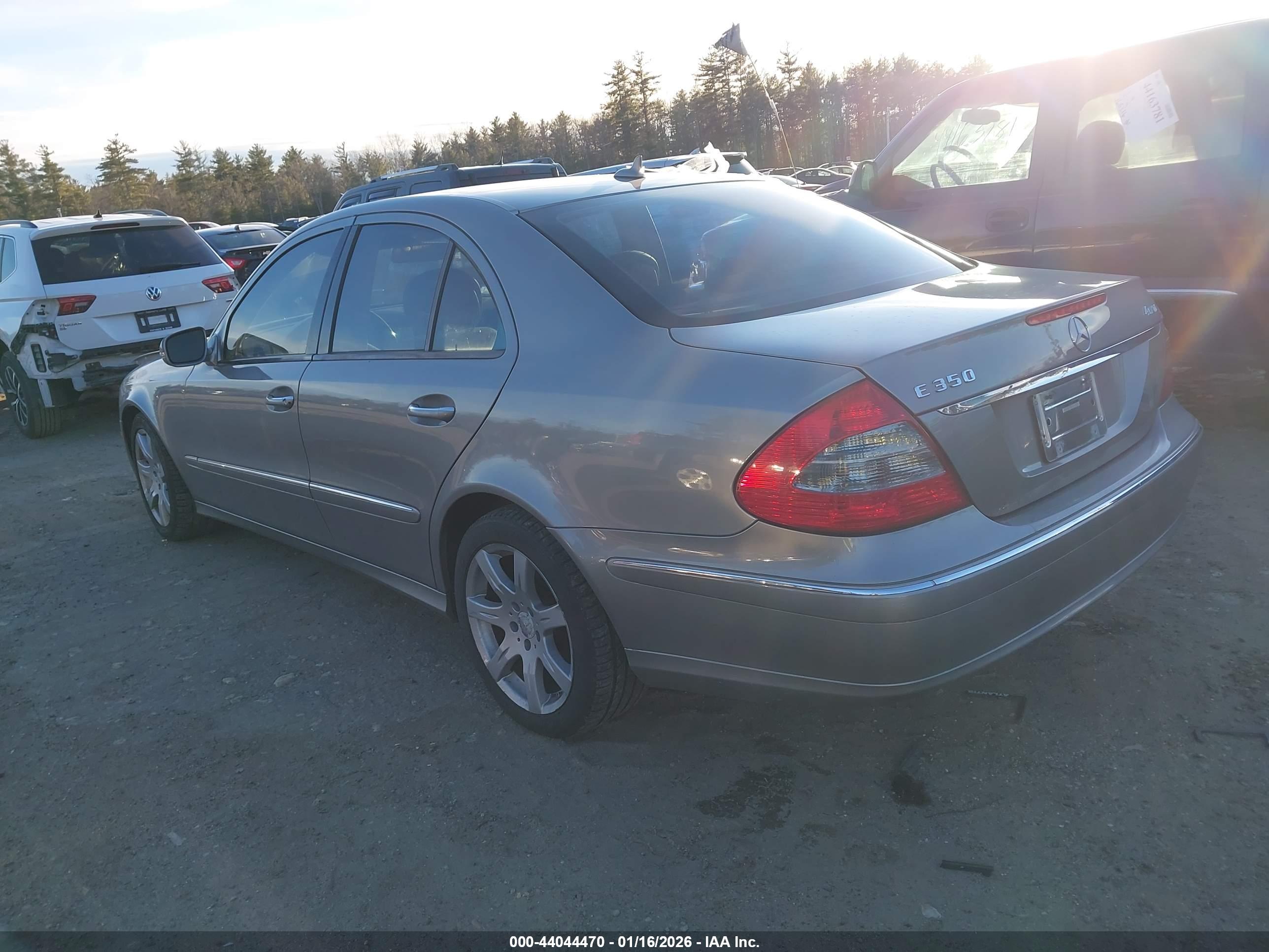 MERCEDES-BENZ E image 3