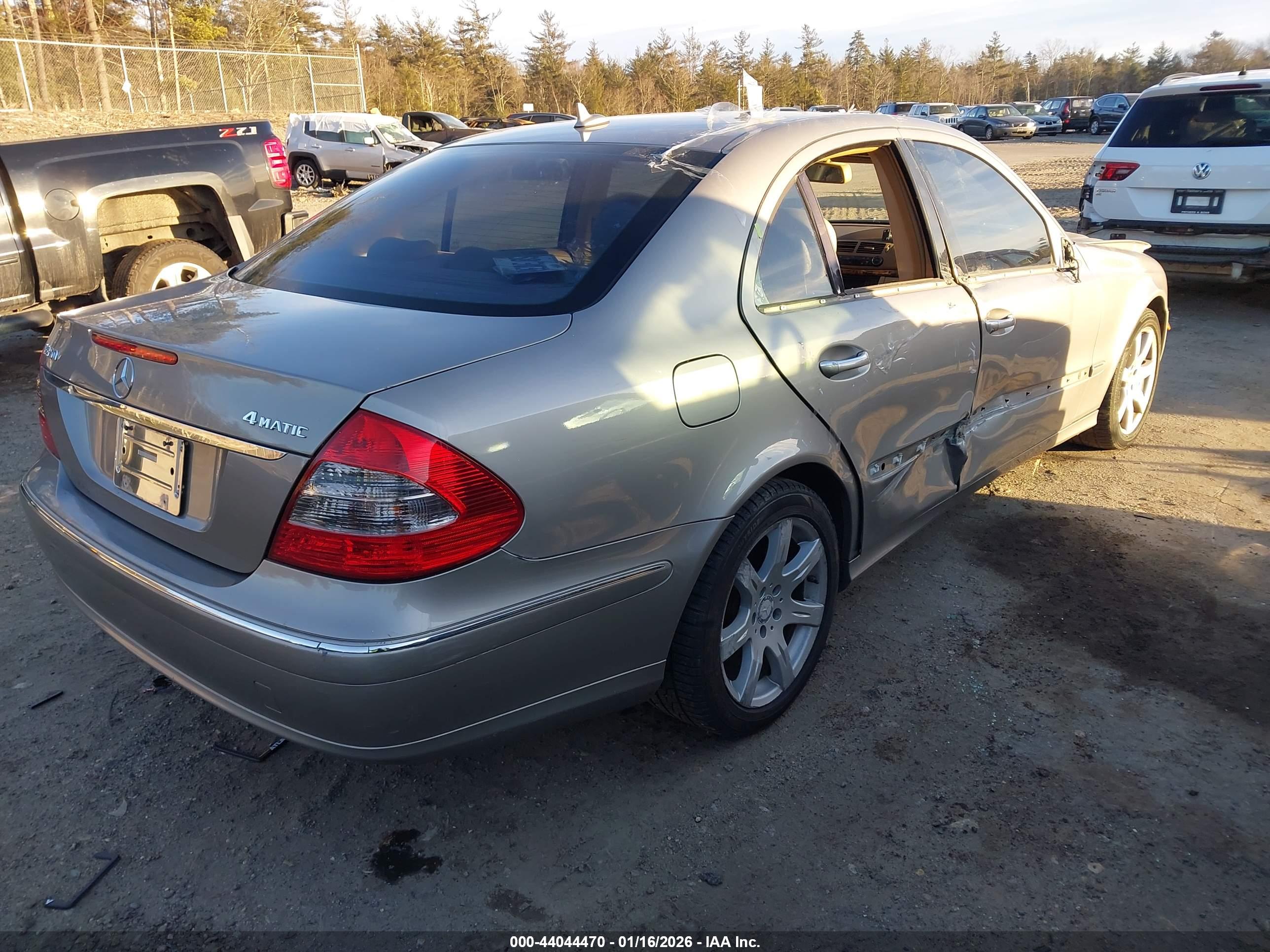 MERCEDES-BENZ E image 4
