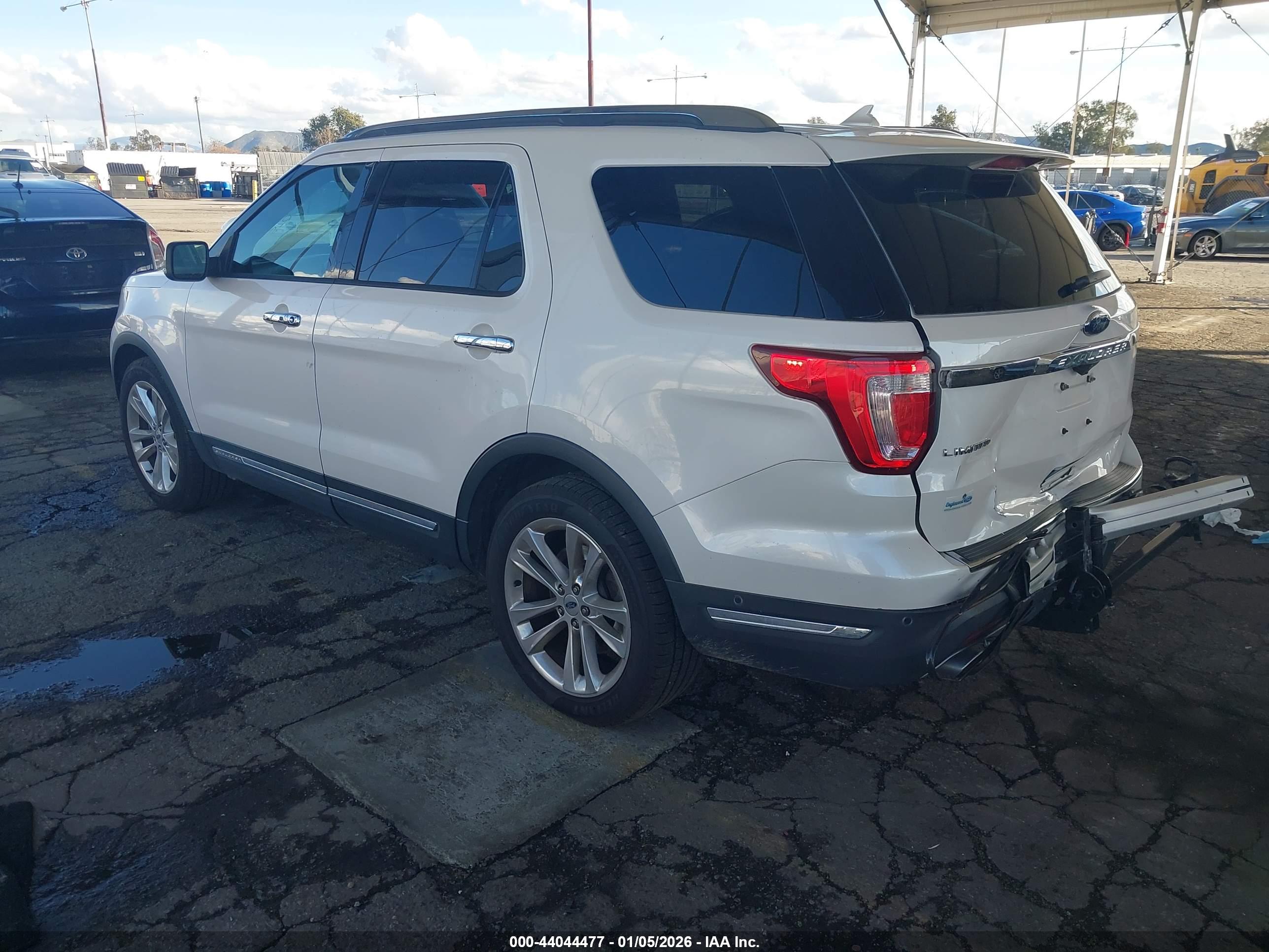 FORD EXPLORER image 3