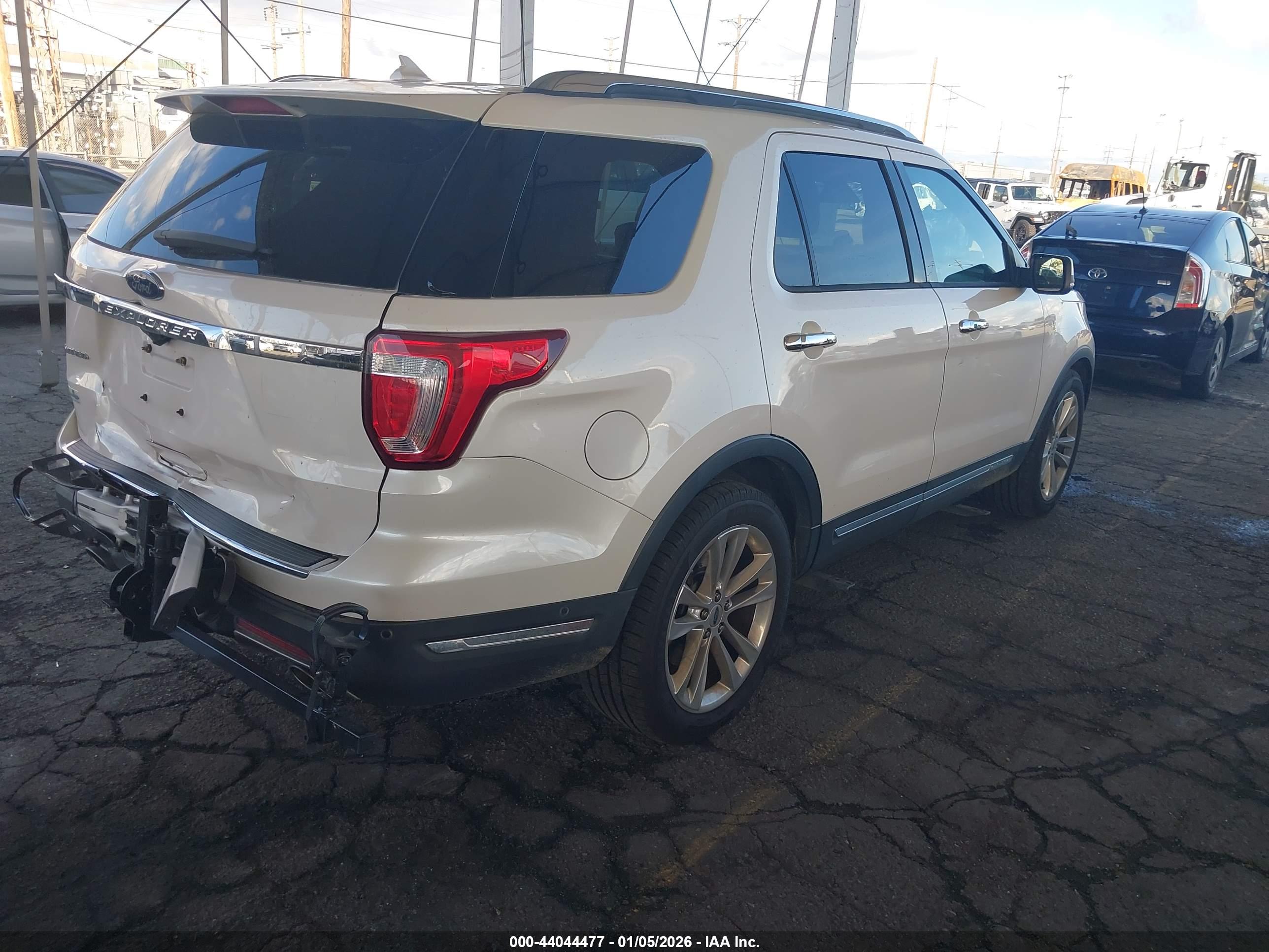 FORD EXPLORER image 4