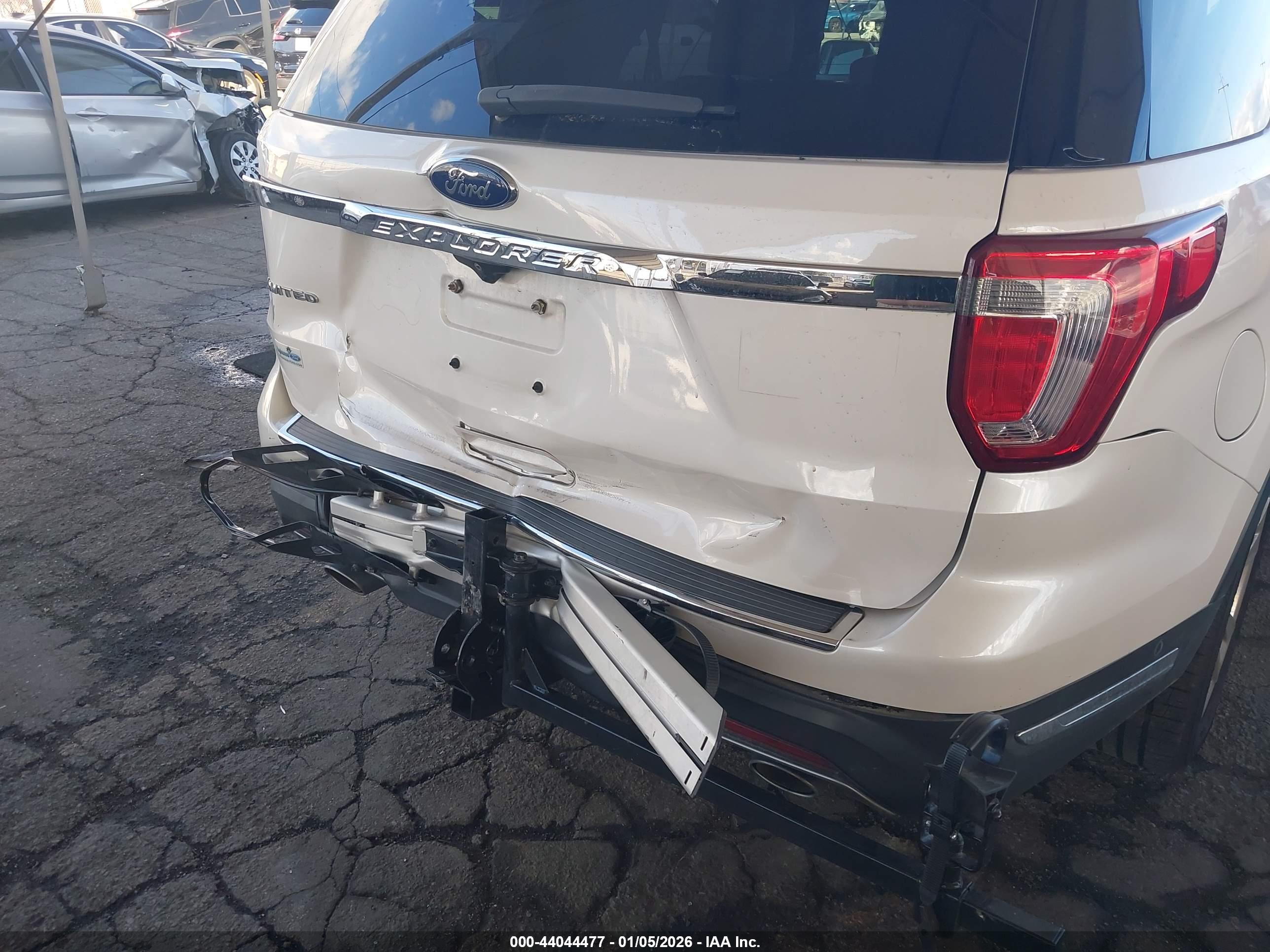 FORD EXPLORER image 6