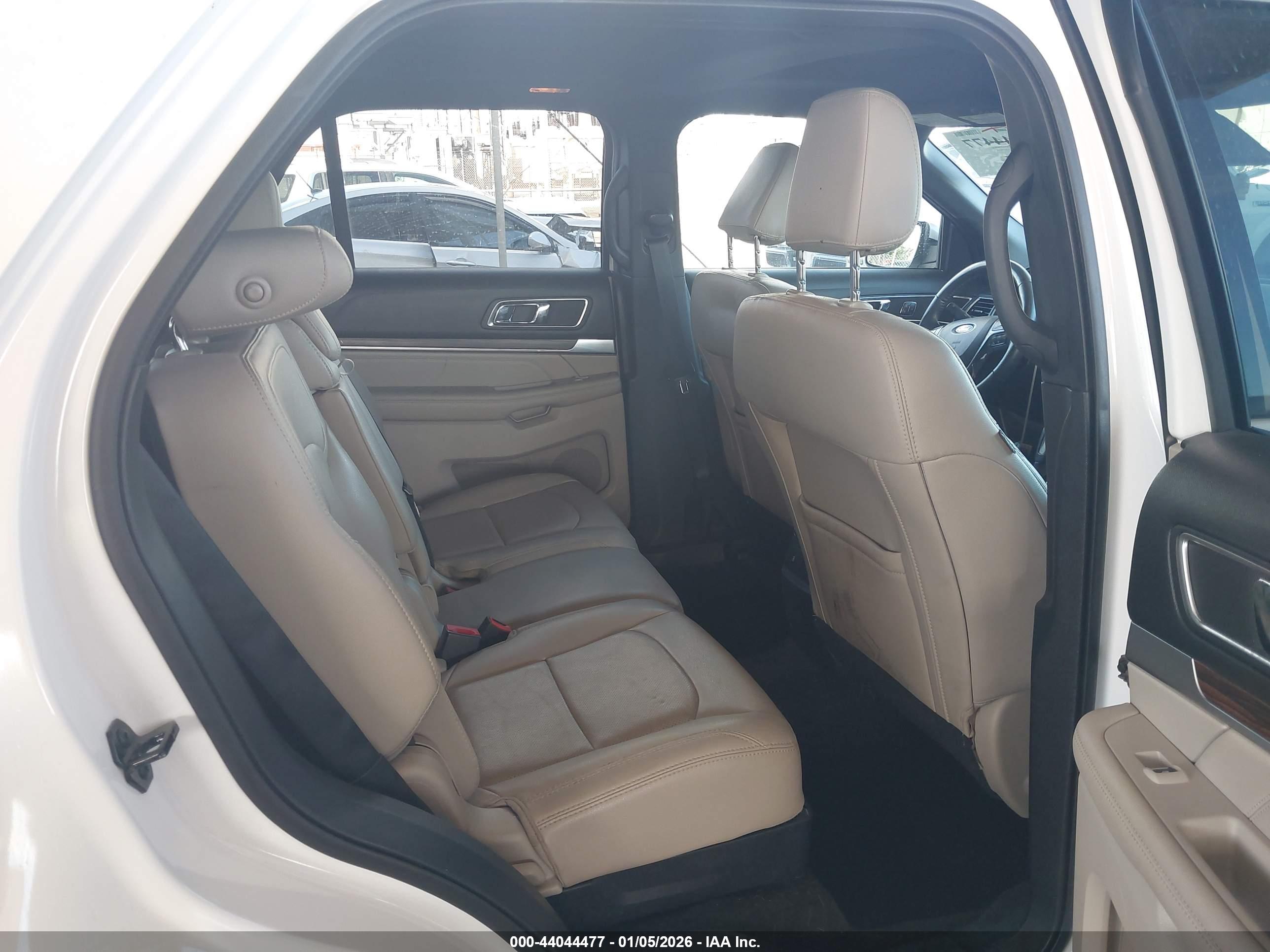 FORD EXPLORER image 8