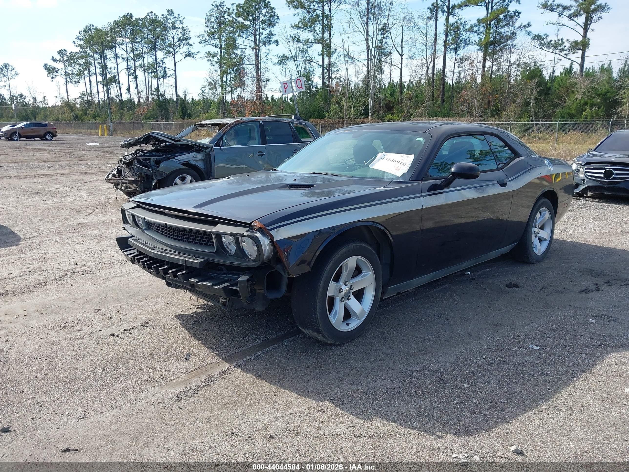 DODGE CHALLENGER image 2